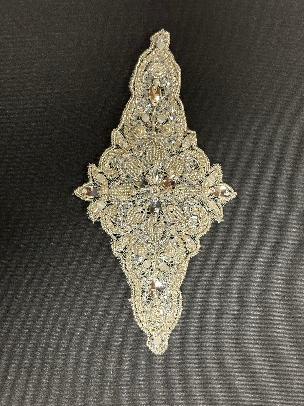 Broderie de cristal - Mascon (CF AP 2195)