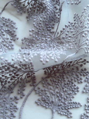 Dentelle brodée à motifs floraux lavande - EB5037