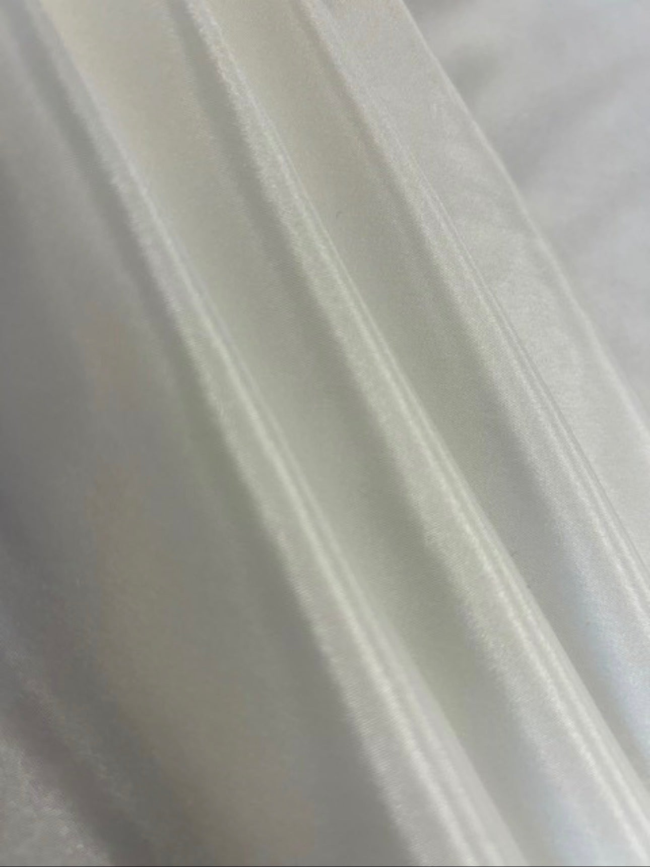 Tissu satin de polyester ivoire de luxe - Finesse 