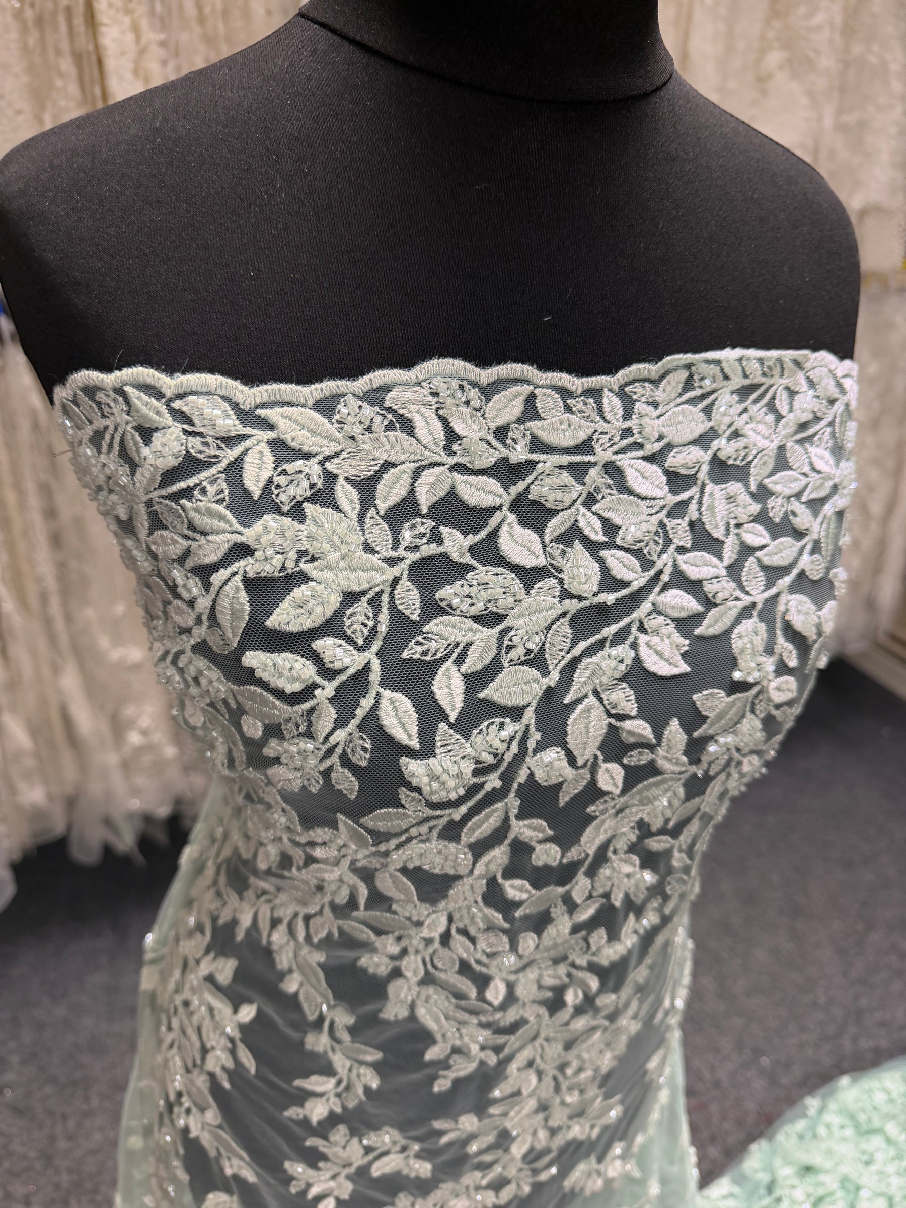 Tulle brodé de perles Willow - EB1058