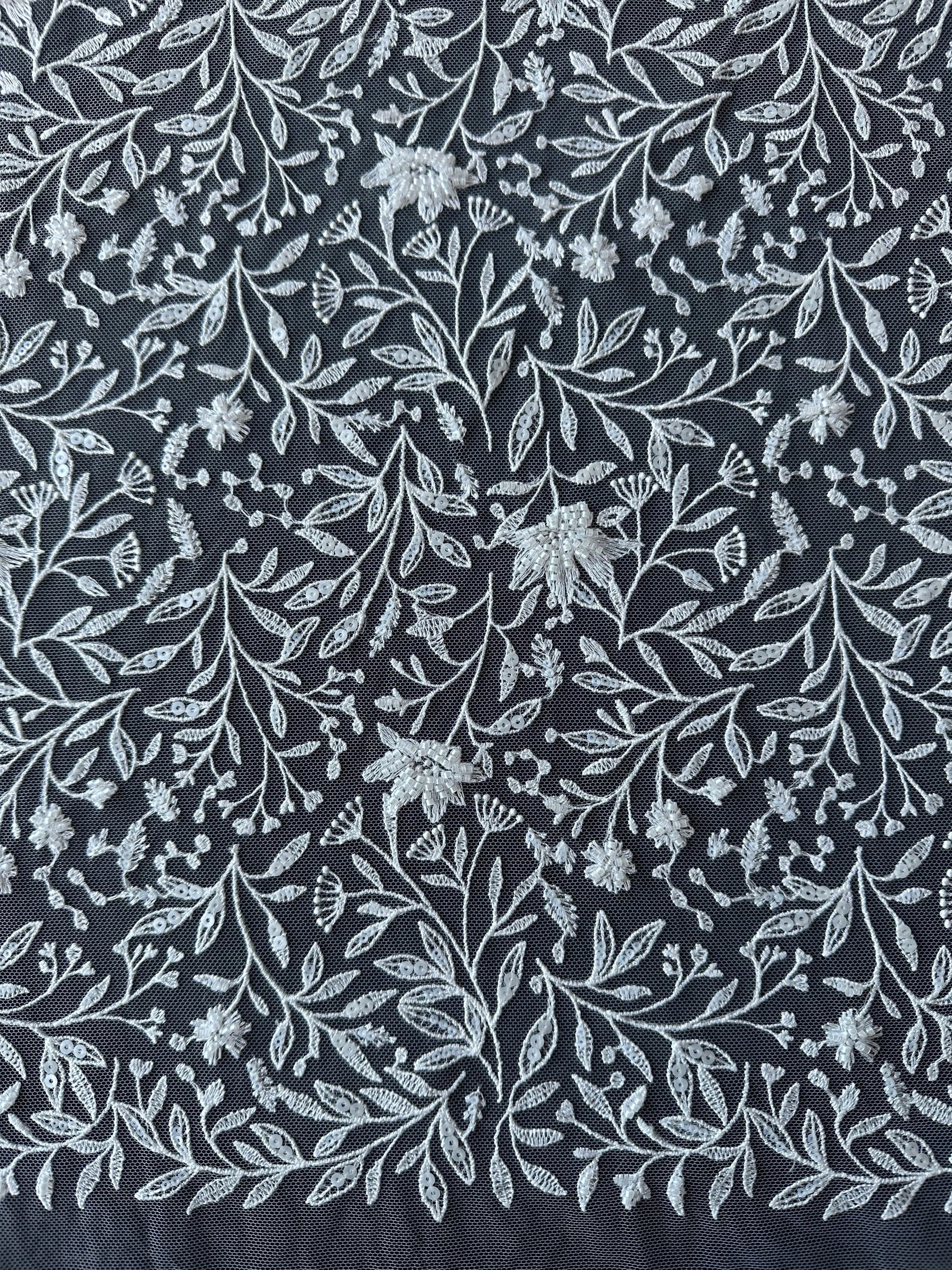 Dentelle brodée de perles ivoire - Minka 