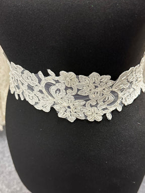 Bordure en dentelle ivoire ornée de perles - Fidélité