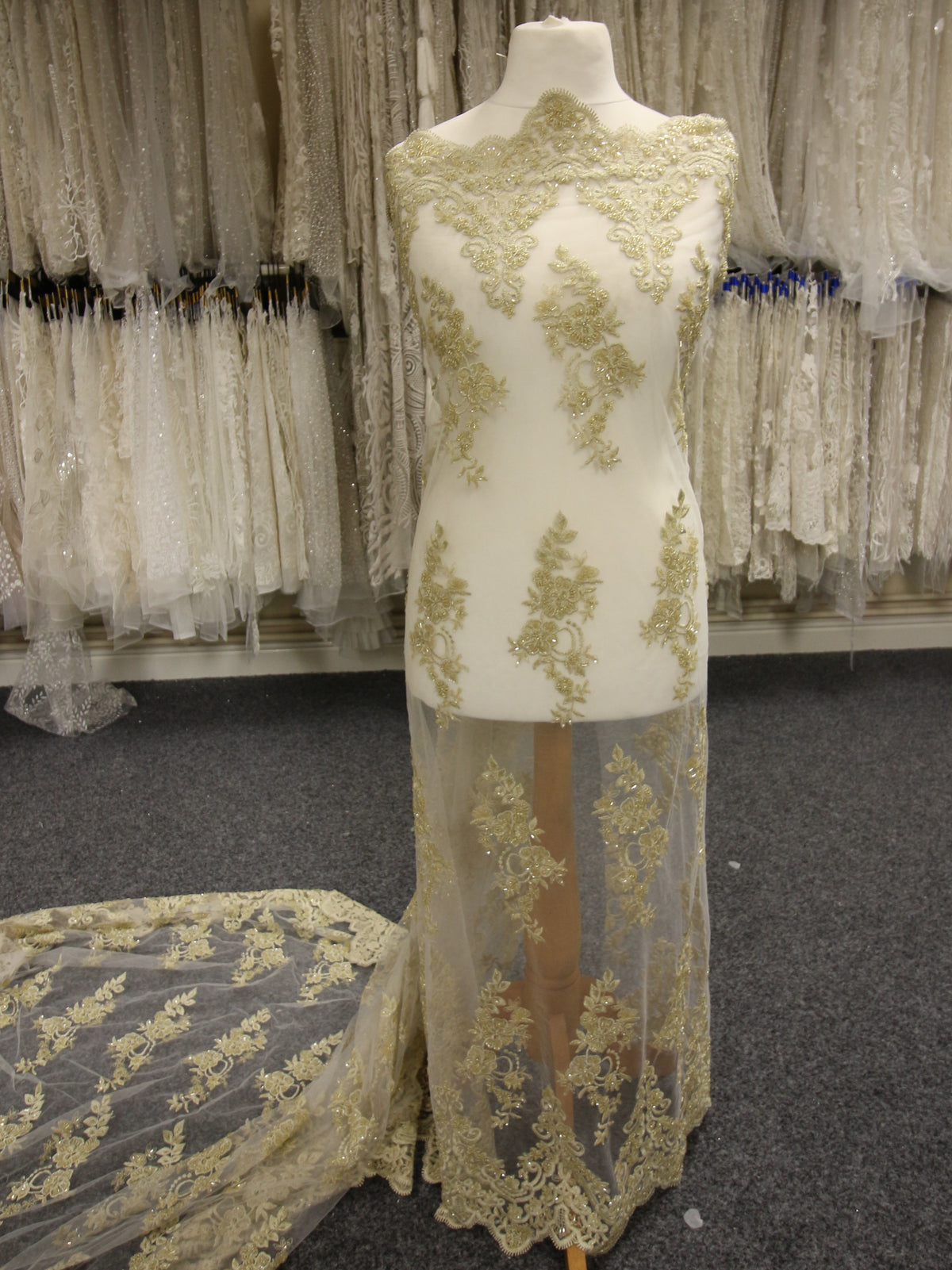Dentelle perlée dorée - Pilar