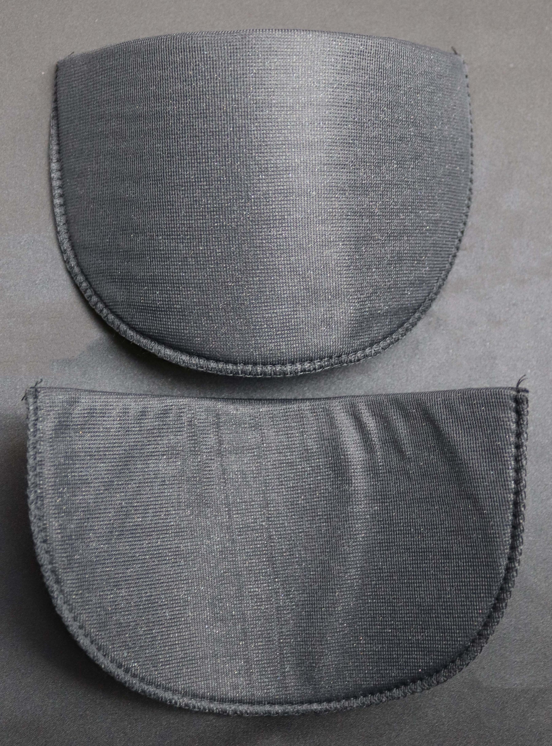 Épaulières en mousse recouvertes de nylon noir - HA4003 Grande taille
