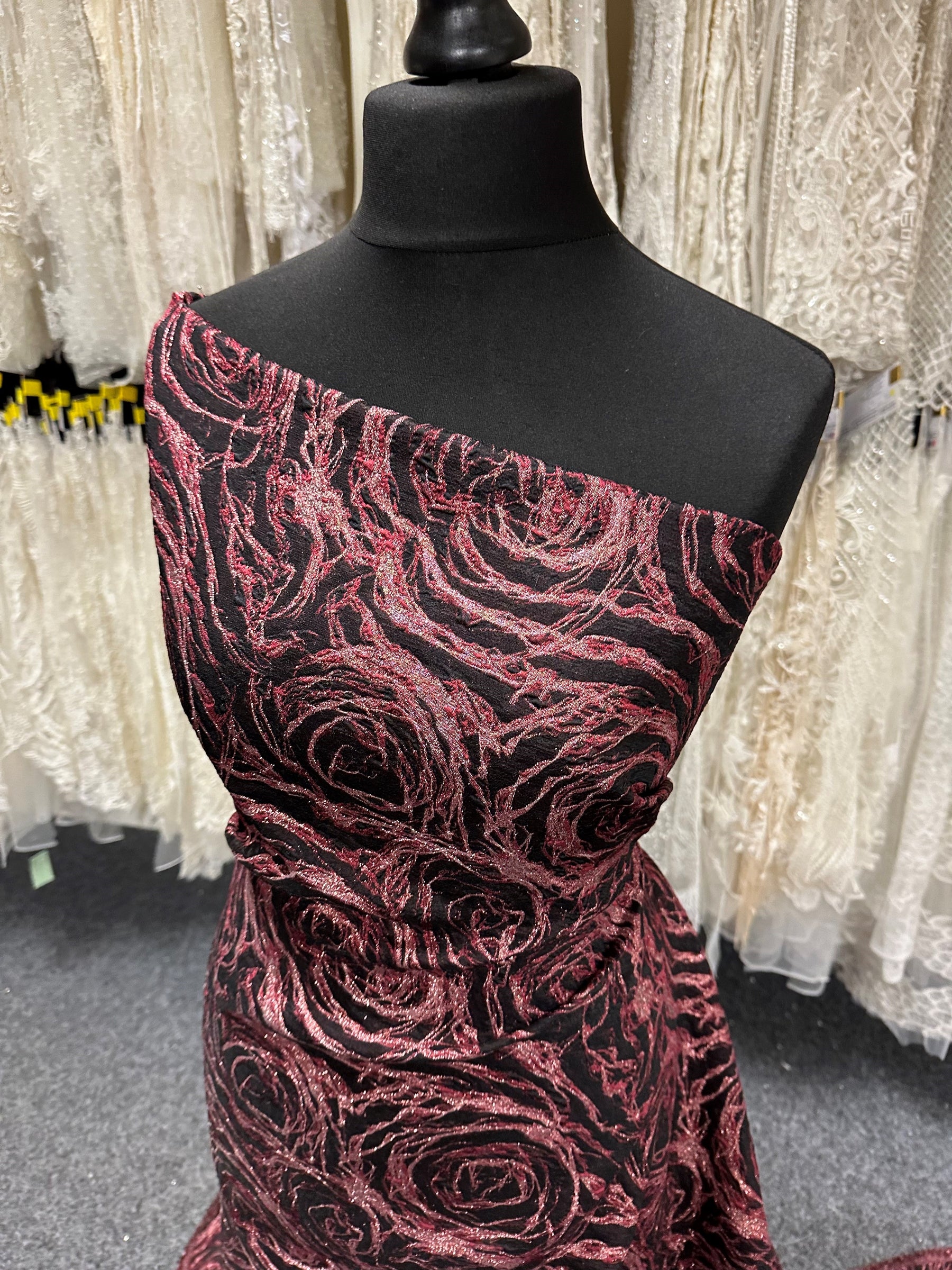 Brocart floral jacquard rouge - Détournement
