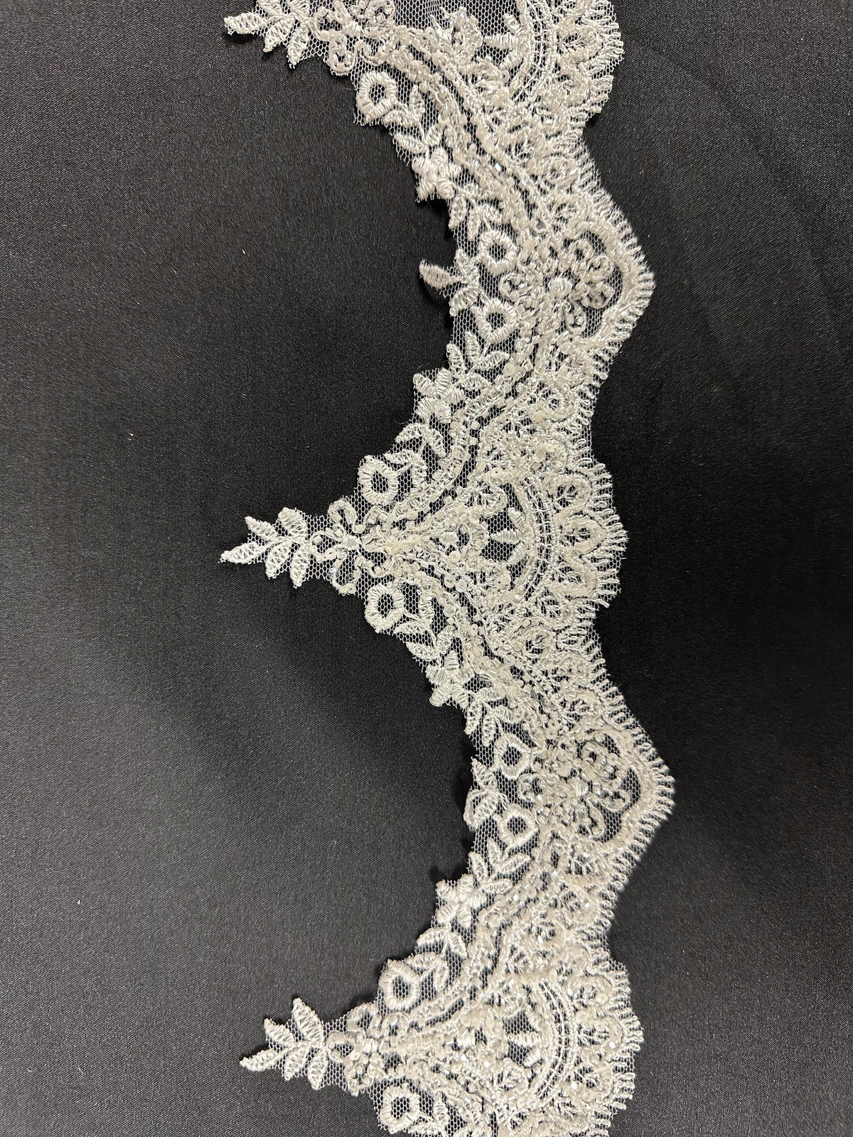 Bordure en dentelle perlée ivoire - Hada (CF Hannah)