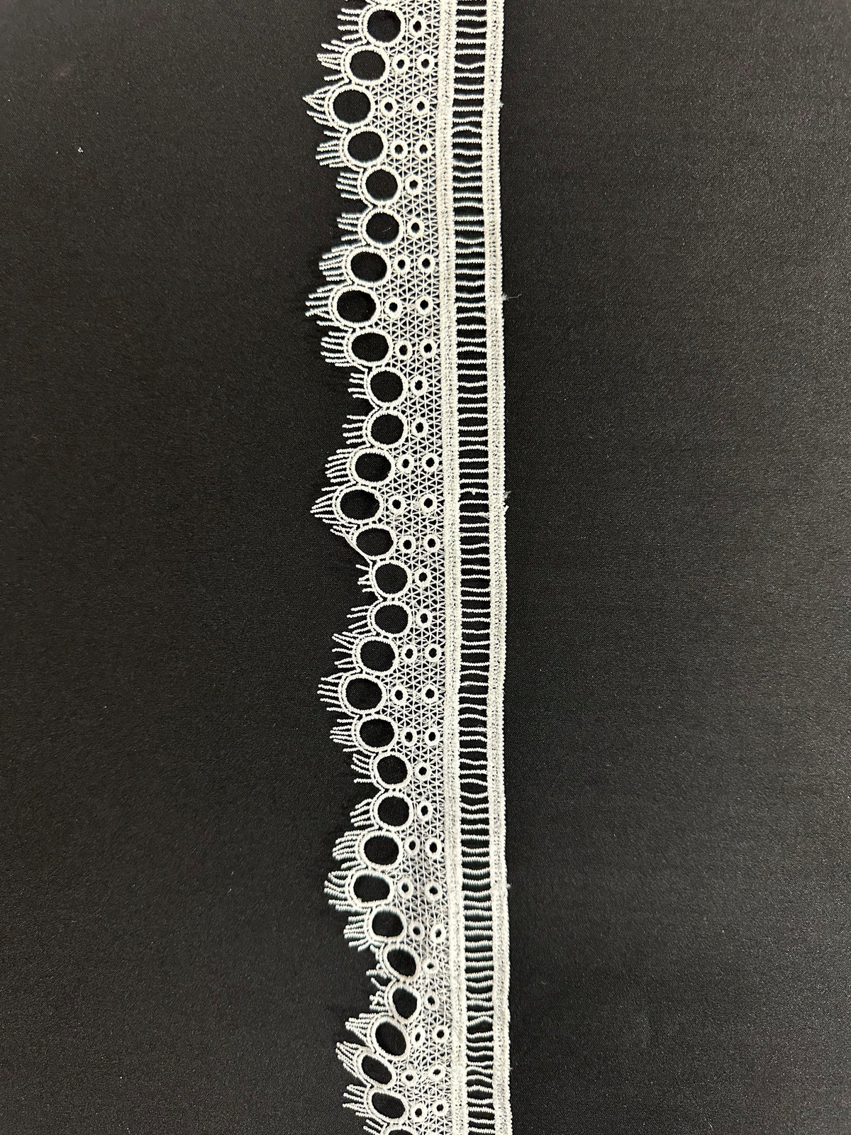 Bordure en dentelle ivoire - Hemlock
