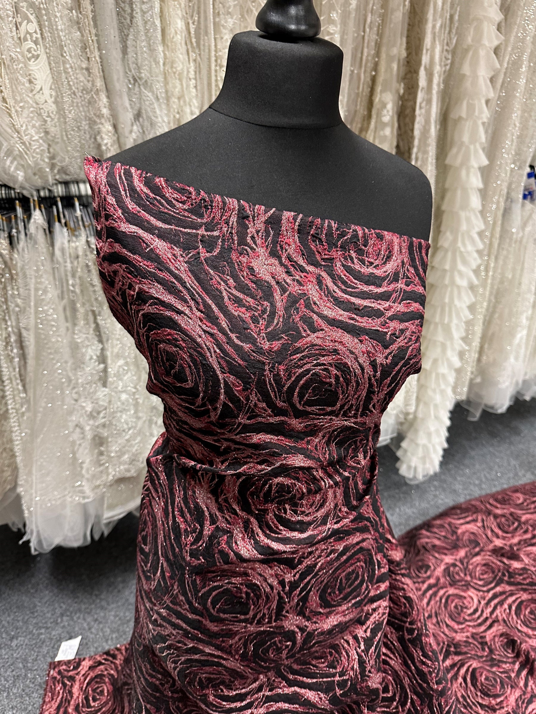 Brocart floral jacquard rouge - Détournement
