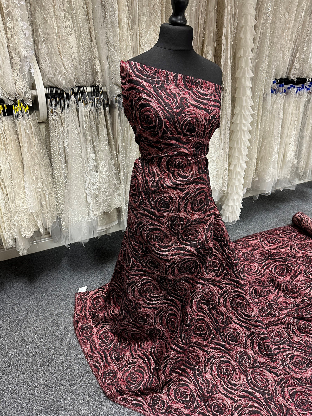 Brocart floral jacquard rouge - Détournement