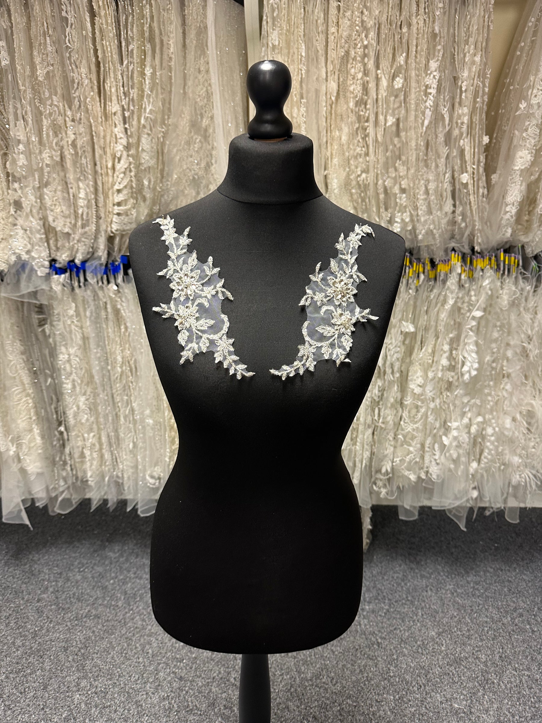 Appliques ornées de cristaux et de sequins - Fame