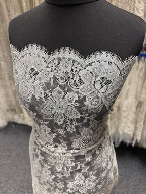 Dentelle Chantilly Argentée - P183