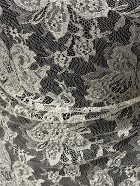 Dentelle Chantilly Argentée - P183