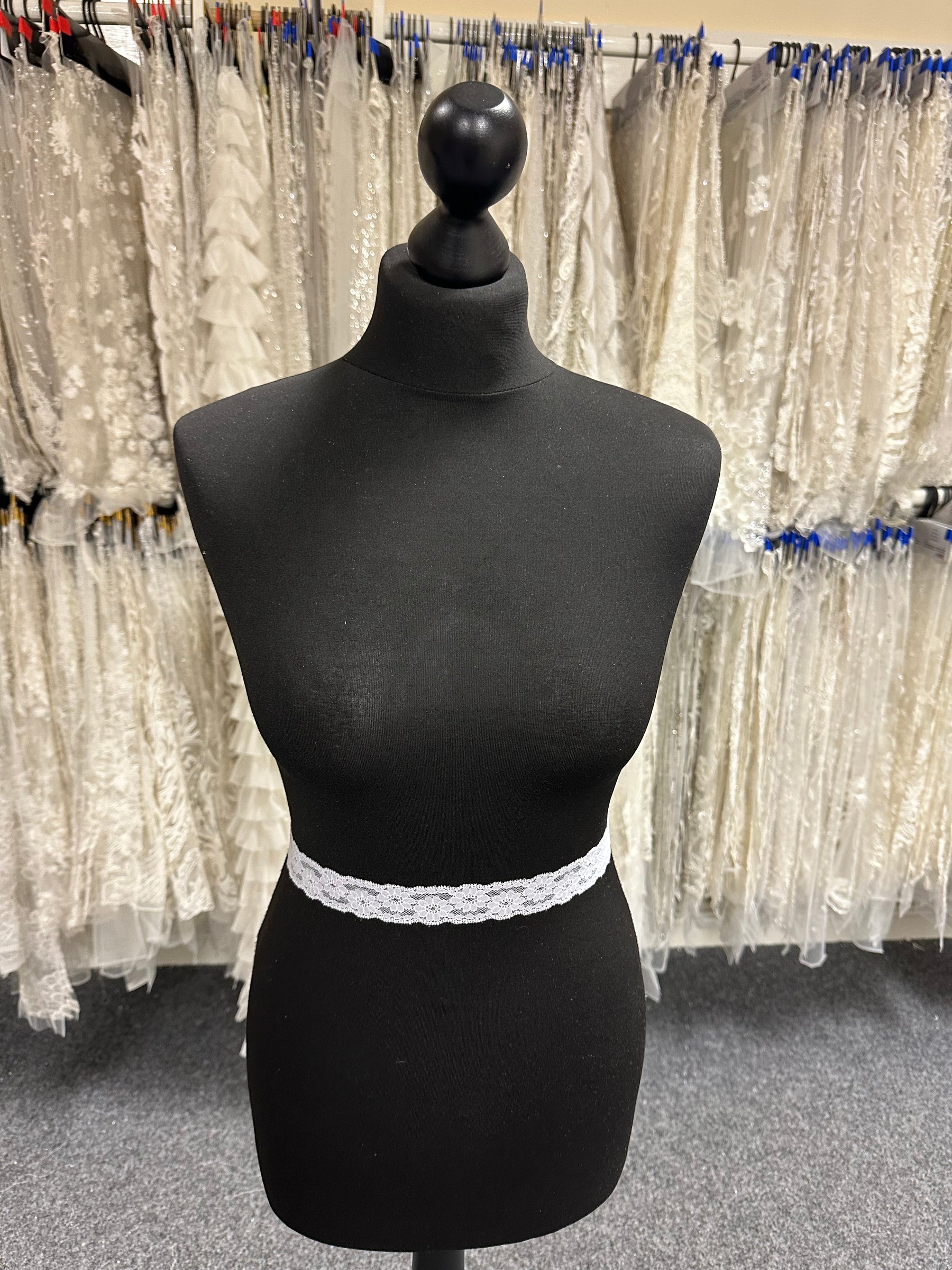 Bordure en dentelle blanche - Salubrious