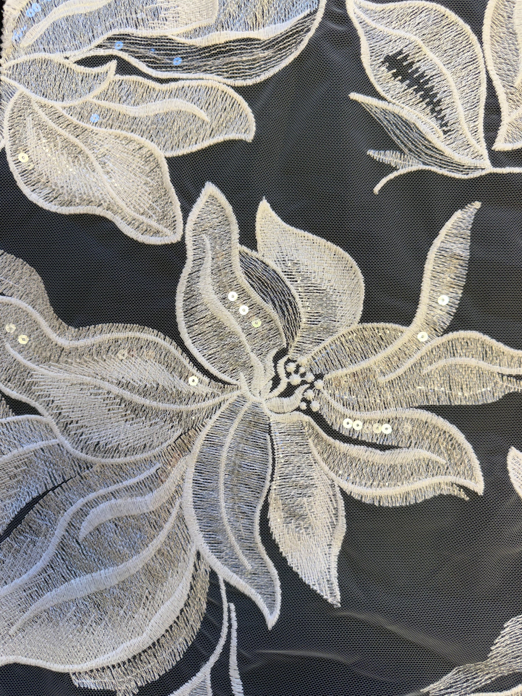 Dentelle brodée de sequins ivoire - EB3058