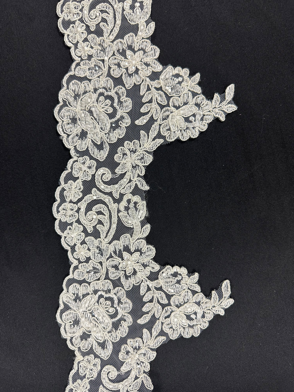 Bordure en dentelle ivoire perlée et cordée - T 226 Perlée (CF)