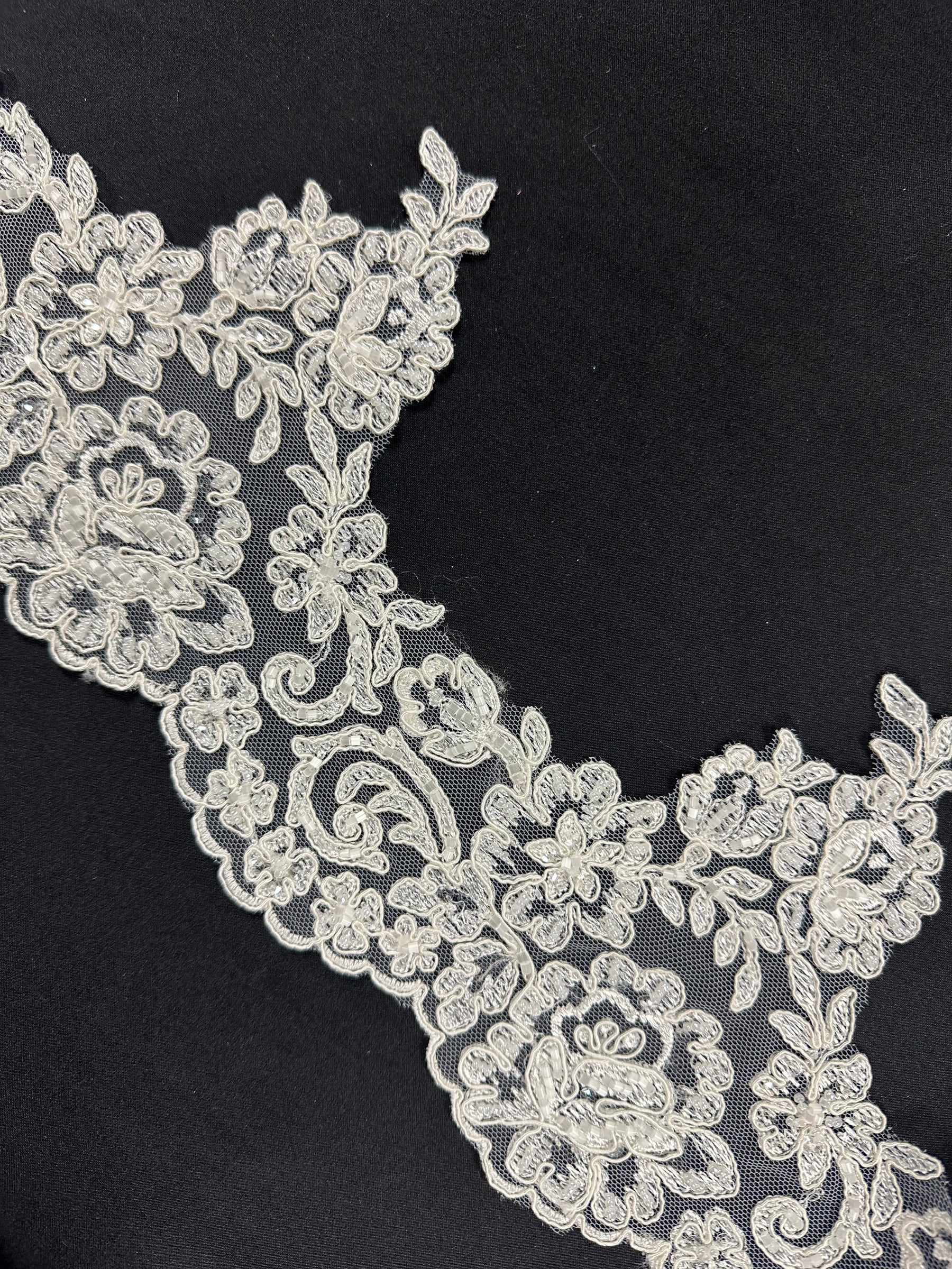 Bordure en dentelle ivoire perlée et cordée - T 226 Perlée (CF)