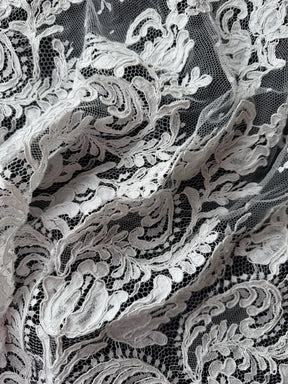 Dentelle de Chantilly ivoire brodée - Beckina