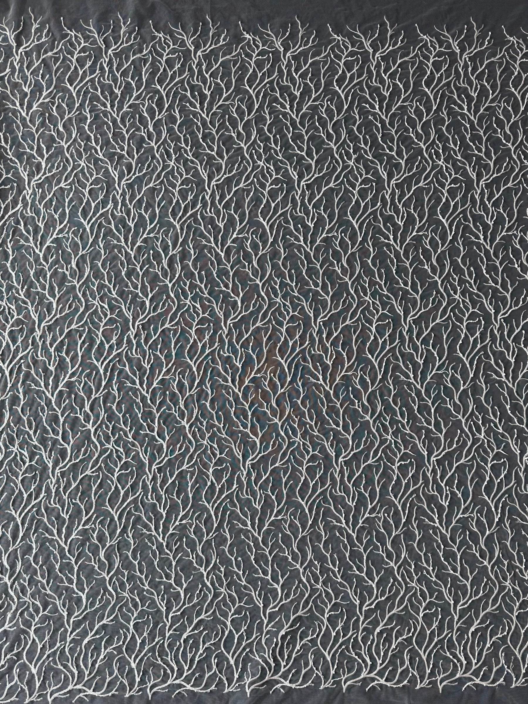 Tulle brodé de perles ivoire - EB1037