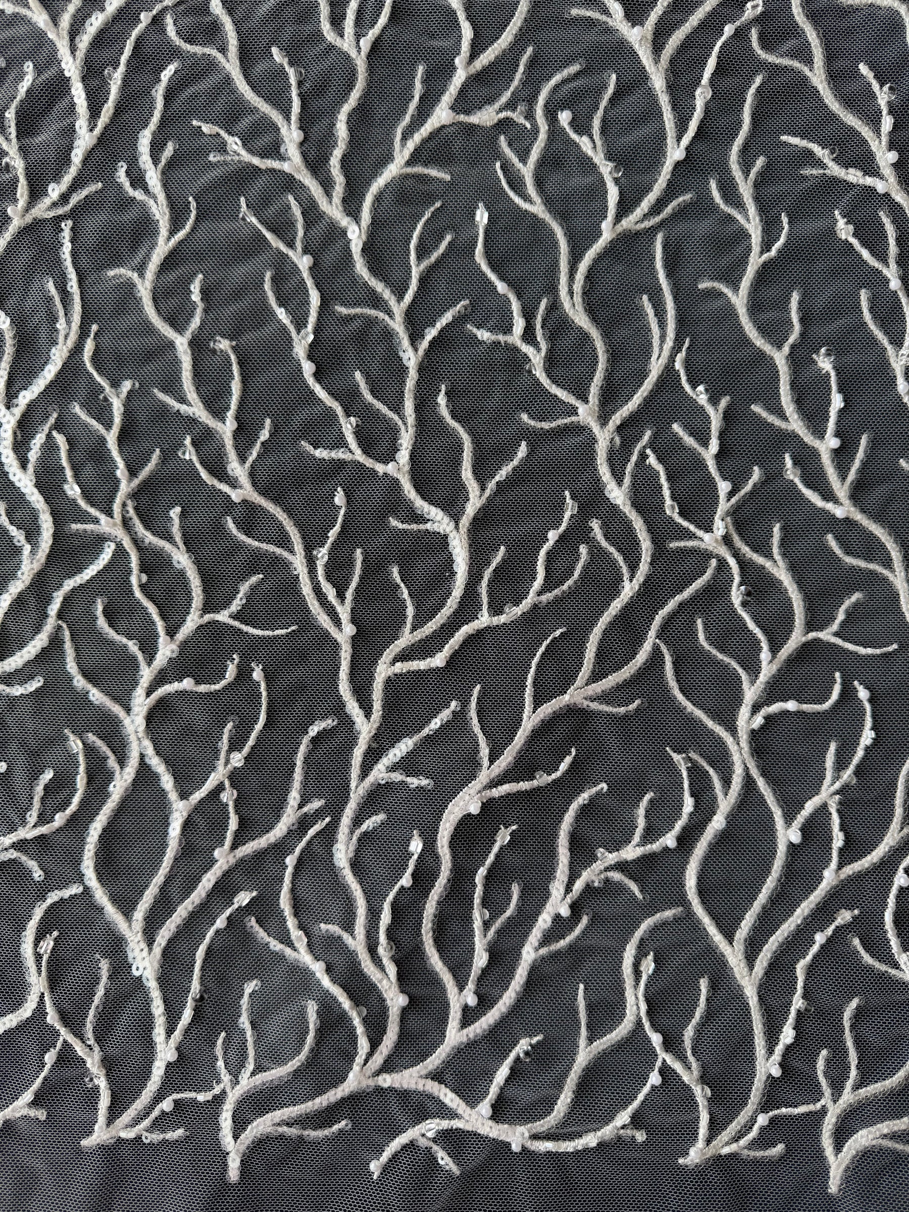 Tulle brodé de perles ivoire - EB1037