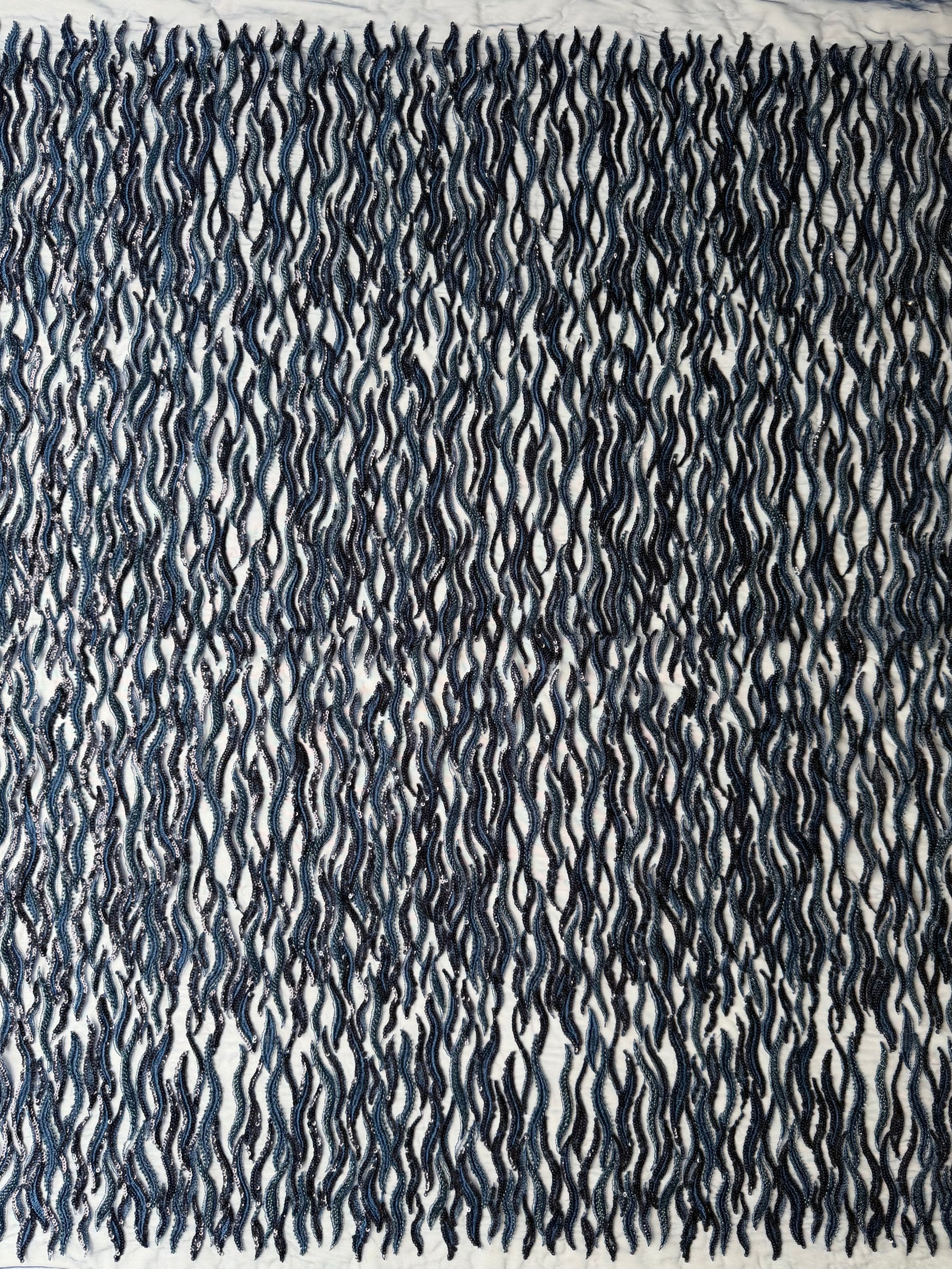 Tulle bleu marine brodé de perles - EB1089