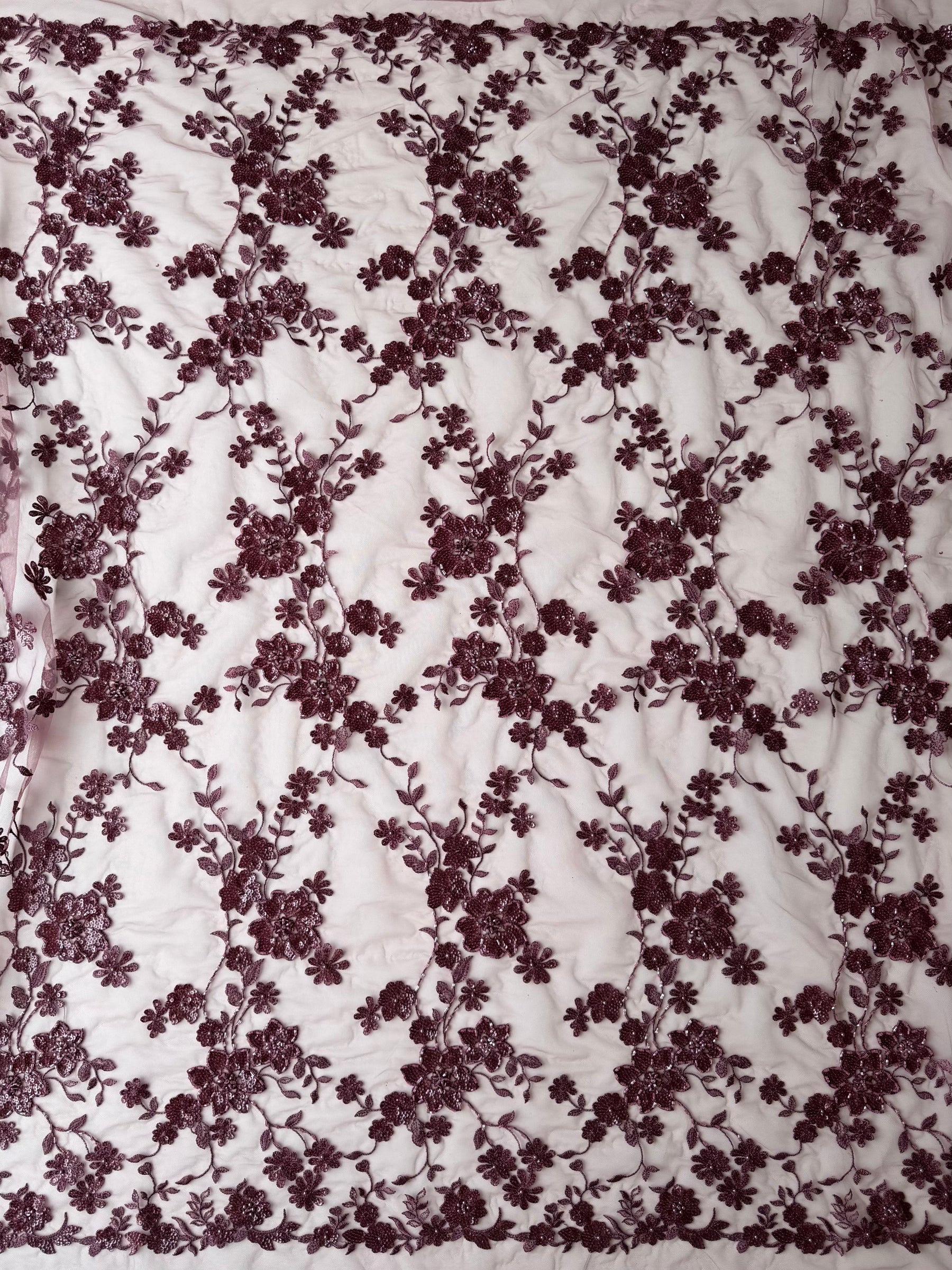 Tulle brodé de perles haricot rouge - EB1090