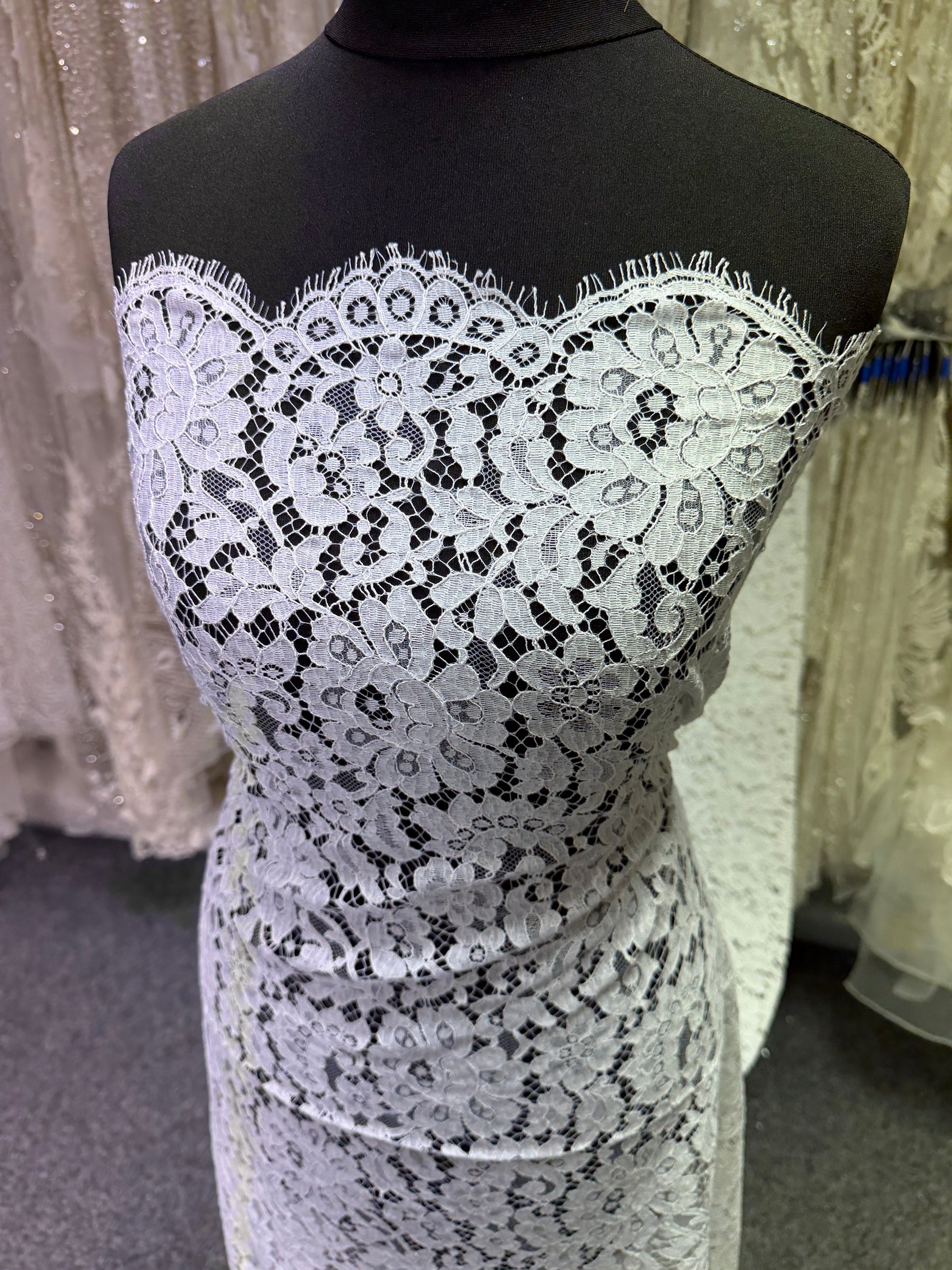 Dentelle de Chantilly blanche - LA4001