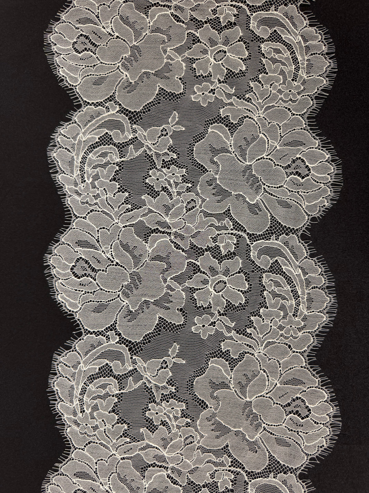 Ivory Chantilly Lace Trim - EE4006