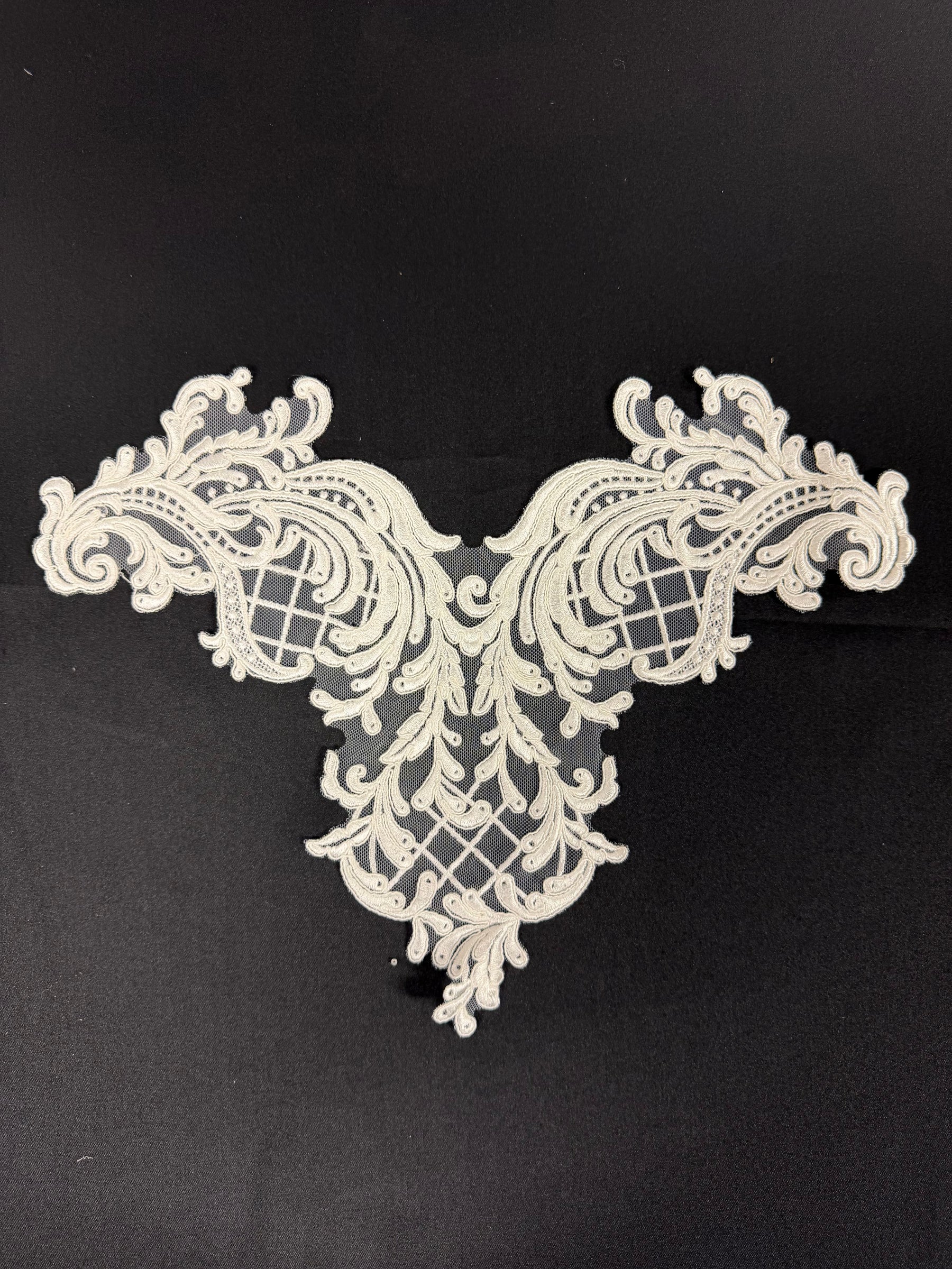 Applique en dentelle cordée ivoire grand format - T799