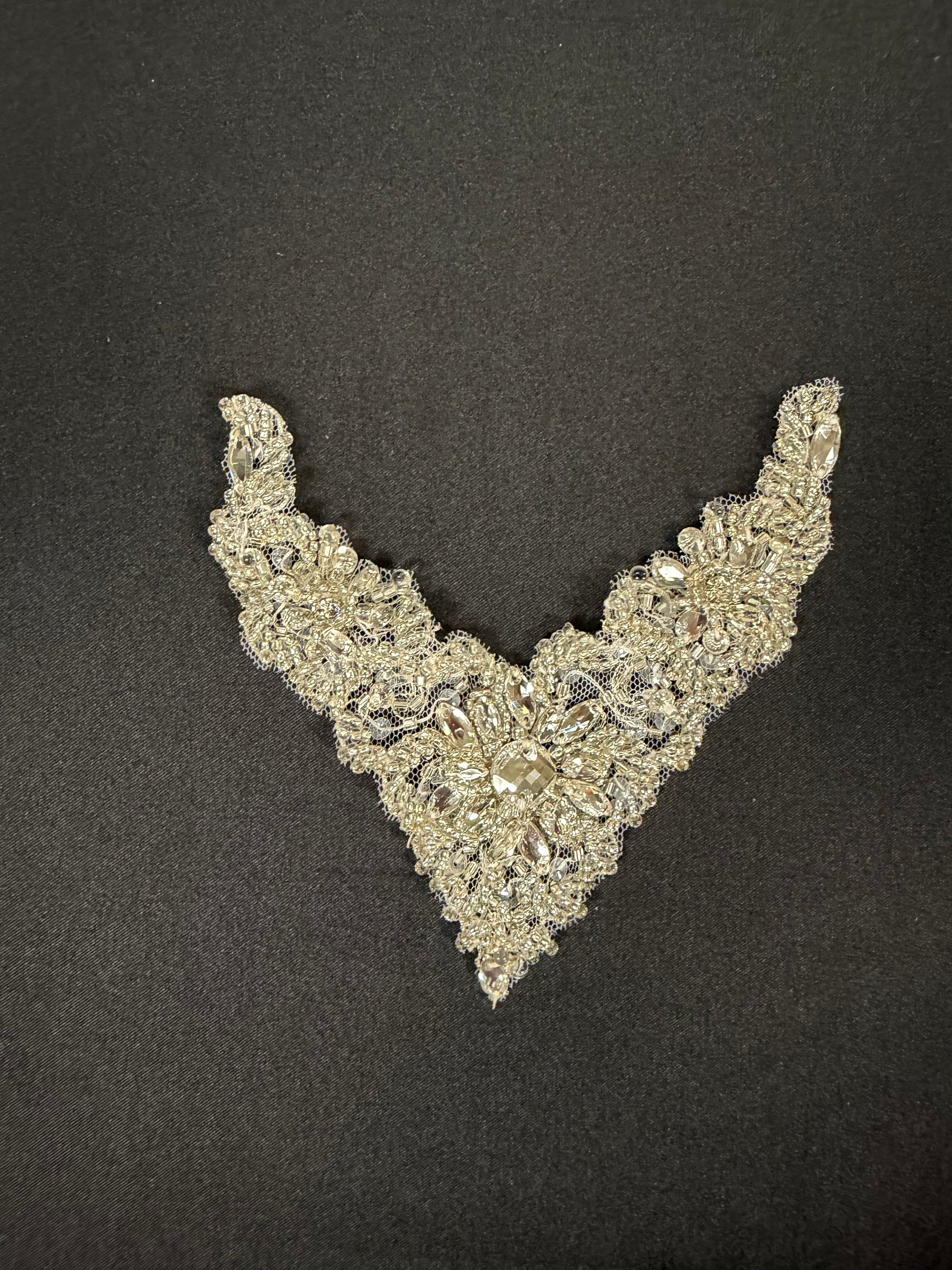 Appliqué perlé ivoire/argent - T566