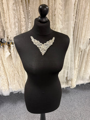 Appliqué perlé ivoire/argent - T566