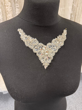 Appliqué perlé ivoire/argent - T566