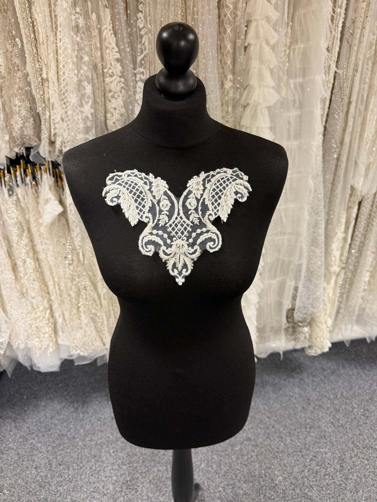 Appliqué perlé ivoire/argent - T566