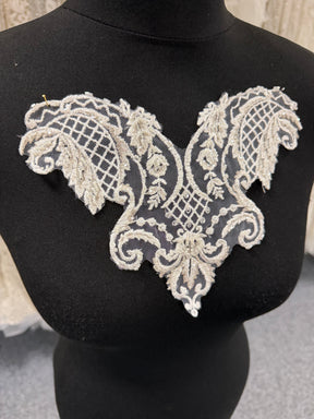 Appliqué perlé ivoire/argent - T566