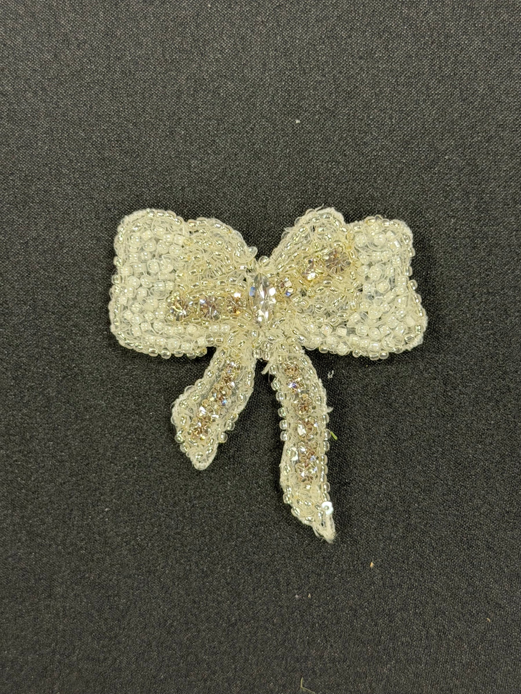Ivory Bow Shaped Motif - T895