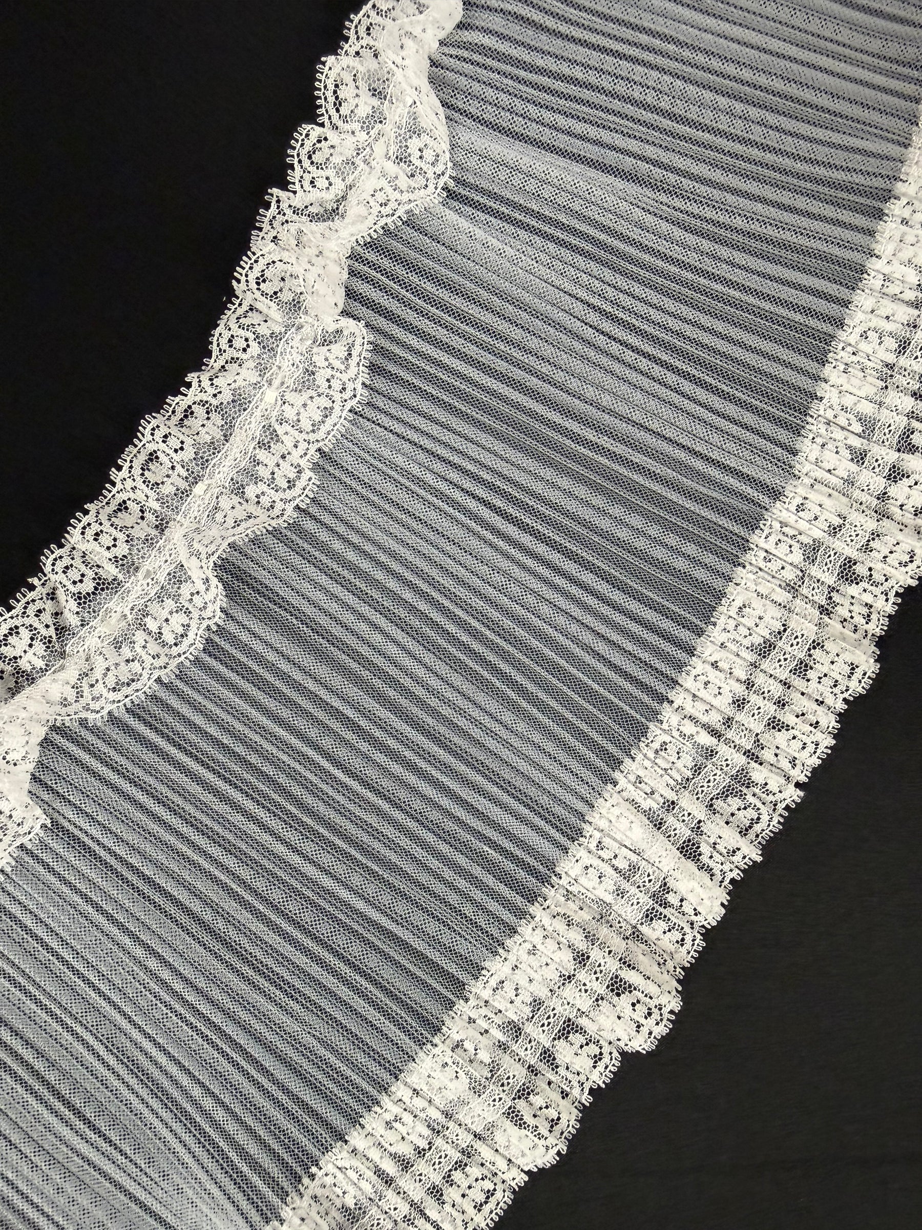 White Pleated Tulle Trim - T195