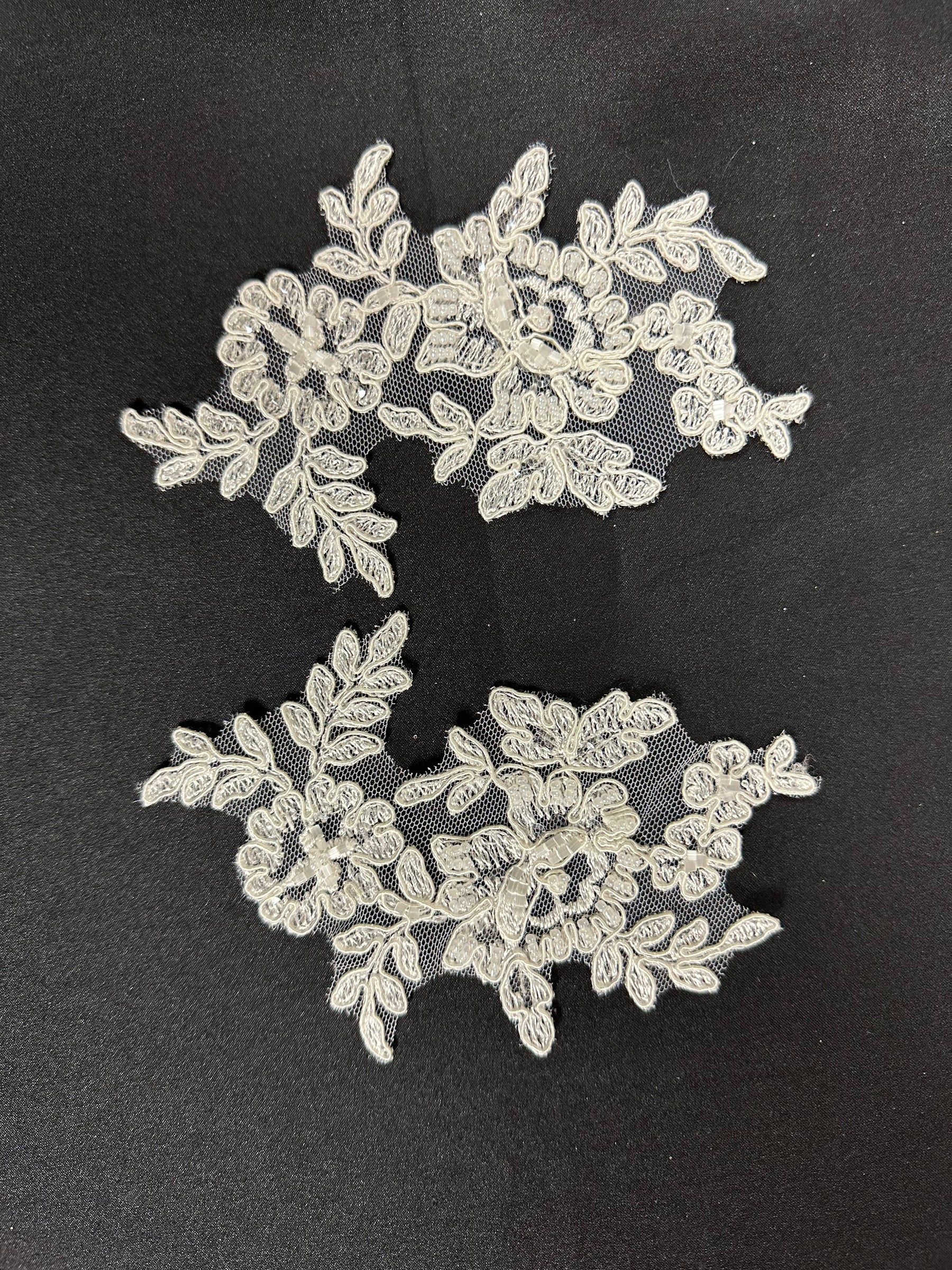 Appliques en dentelle perlée ivoire - AP 265 (CF)
