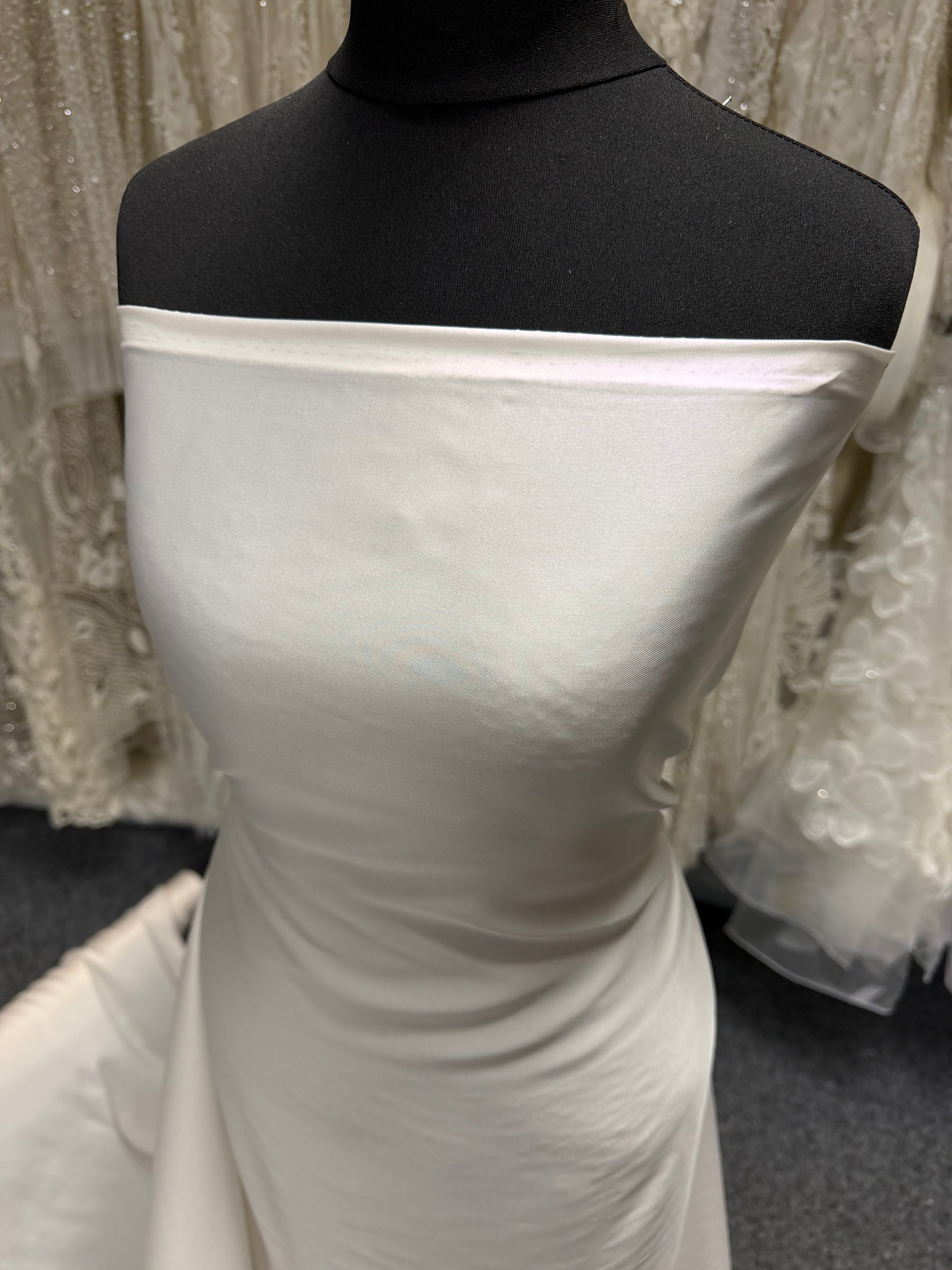 Satin de polyester ivoire pâle - P78