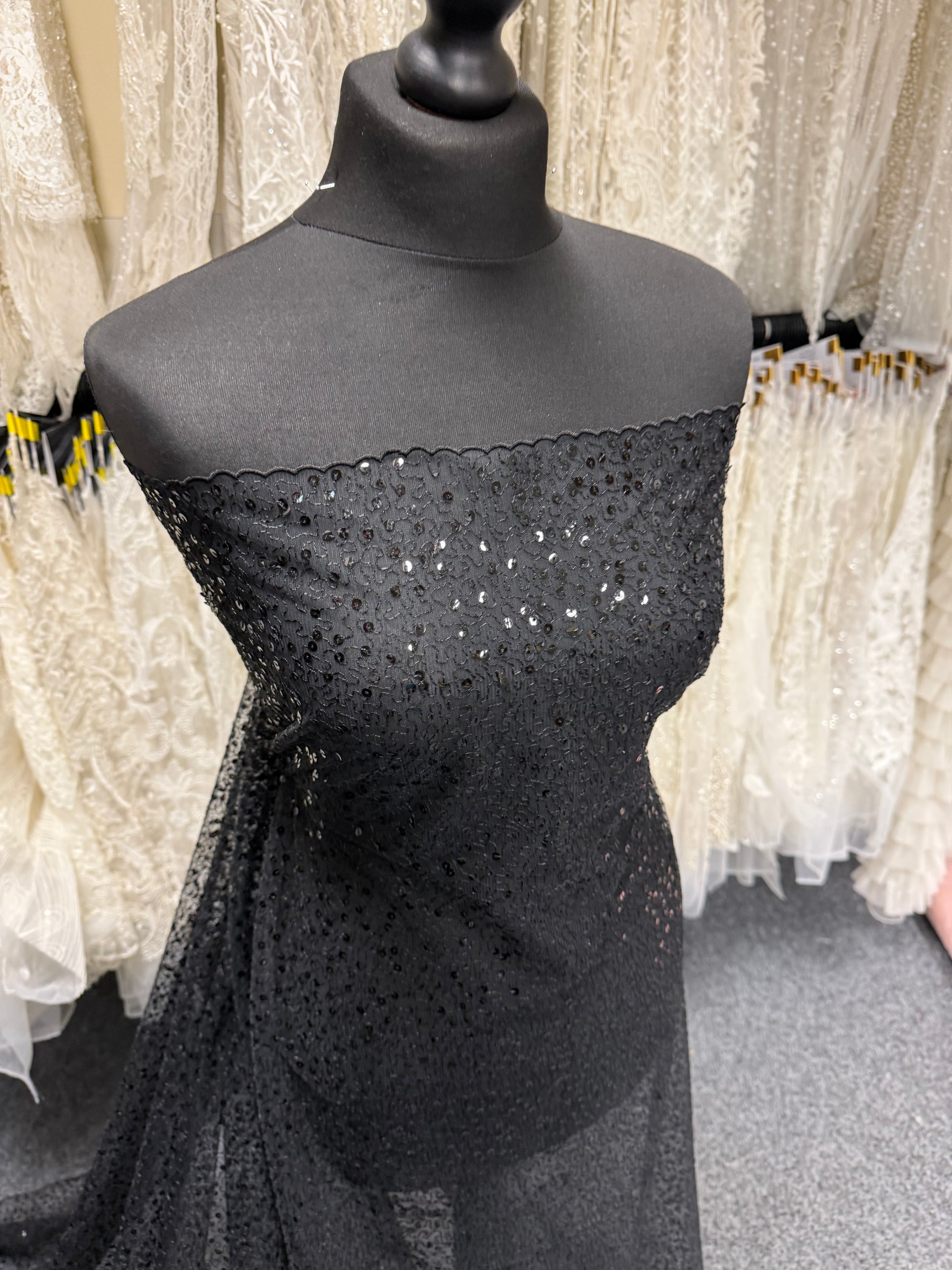 Tulle à sequins brodés noirs – EB3001