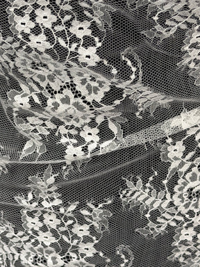 Dentelle de Chantilly ivoire - P729
