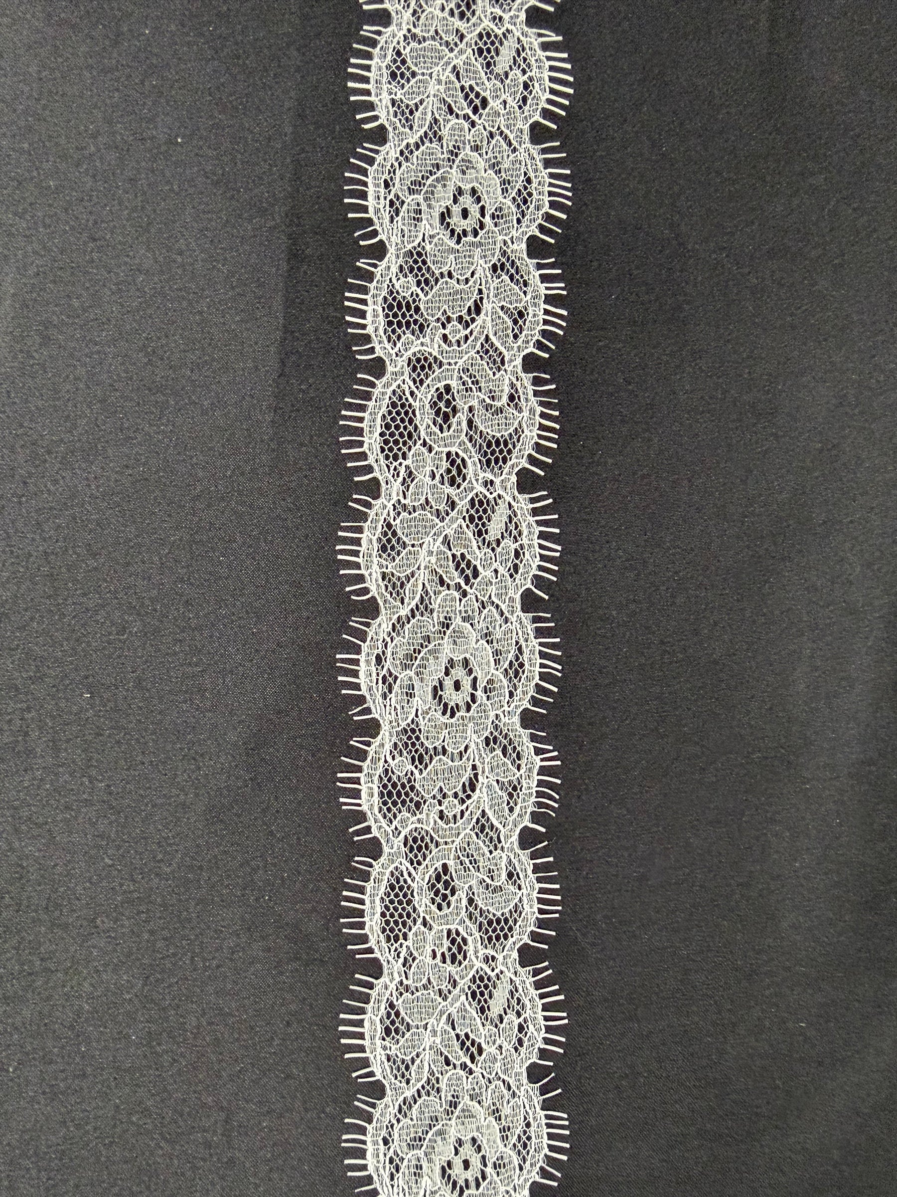 Ivory Lace Edging - T474