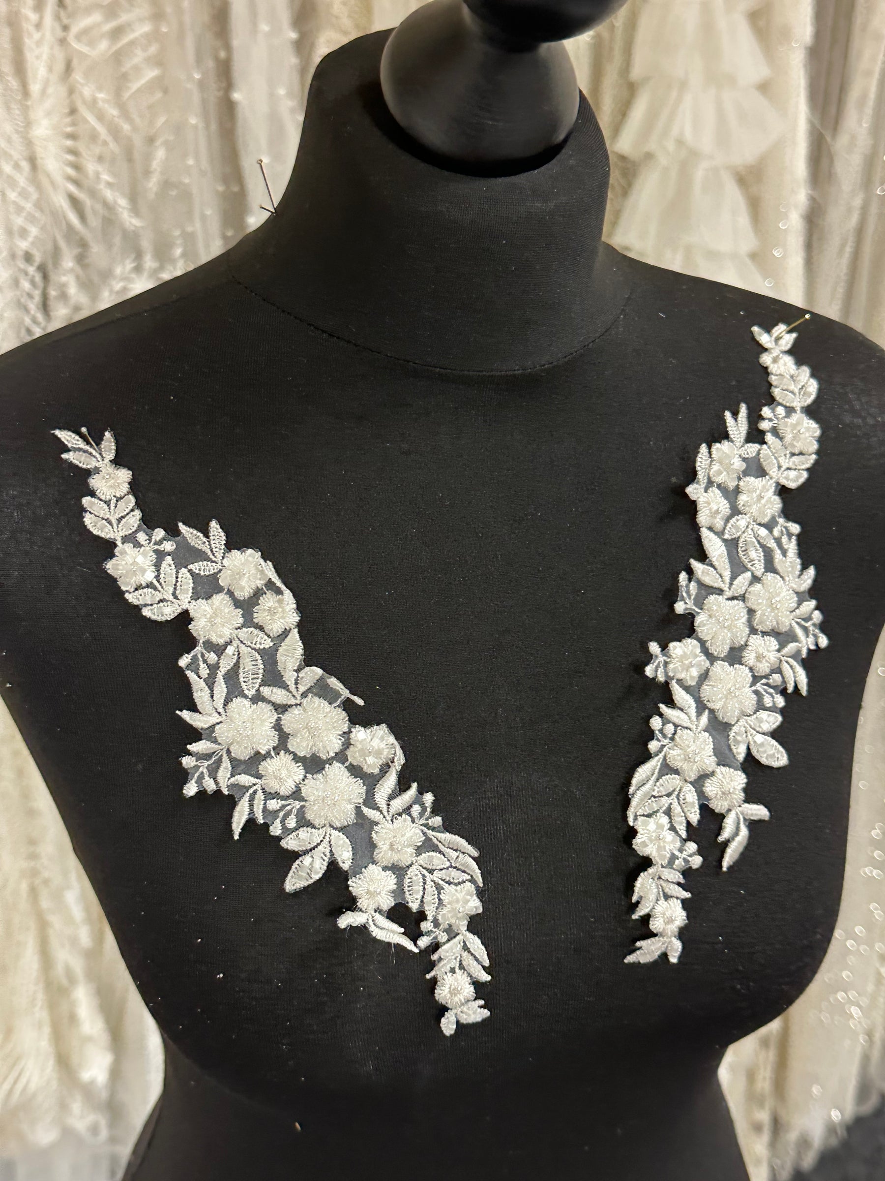 Appliques en dentelle perlée ivoire - AP 2254 (CF)