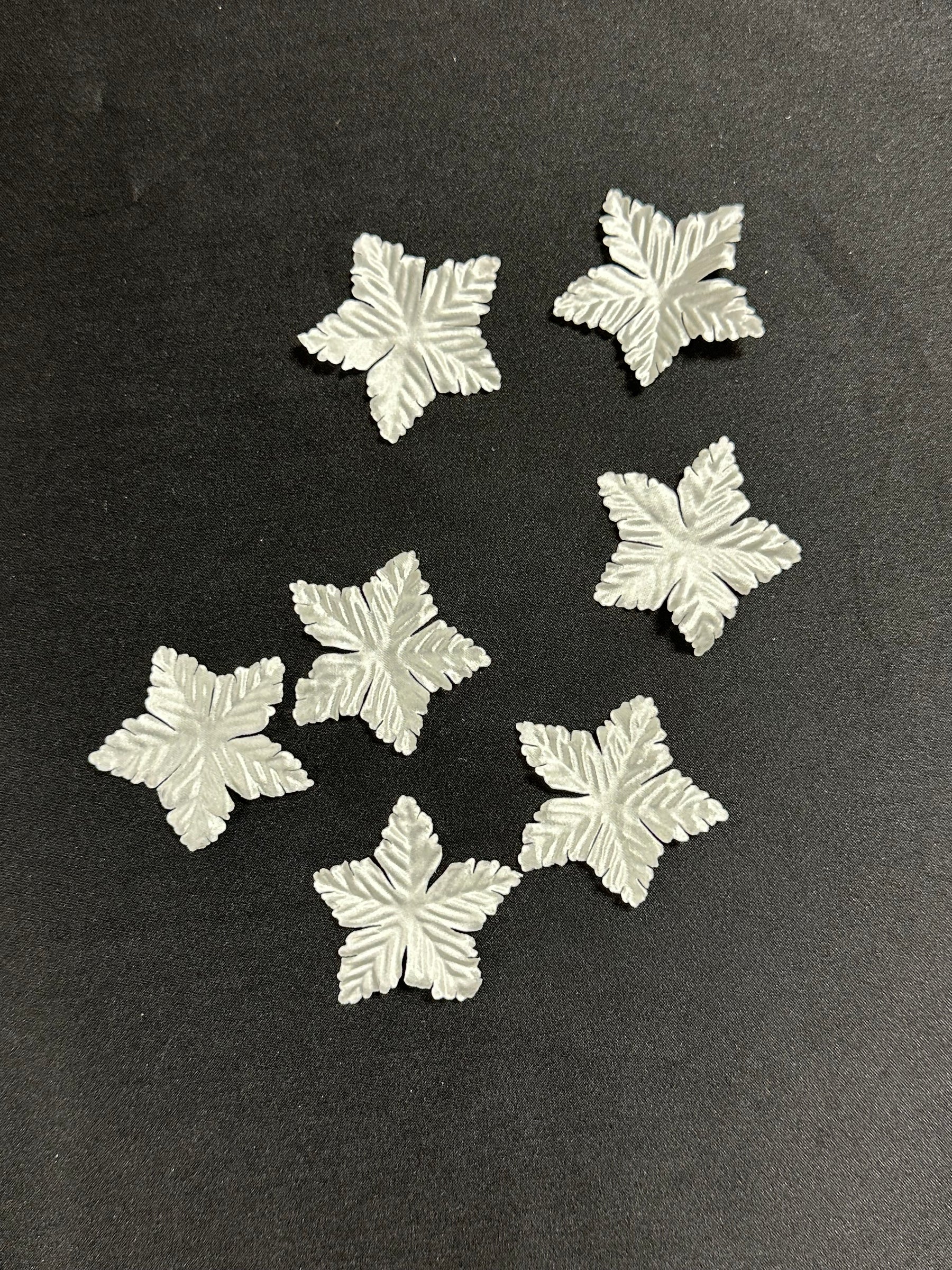 Fleurs ivoire à 5 pétales - MM0031 (Sachet de 144)