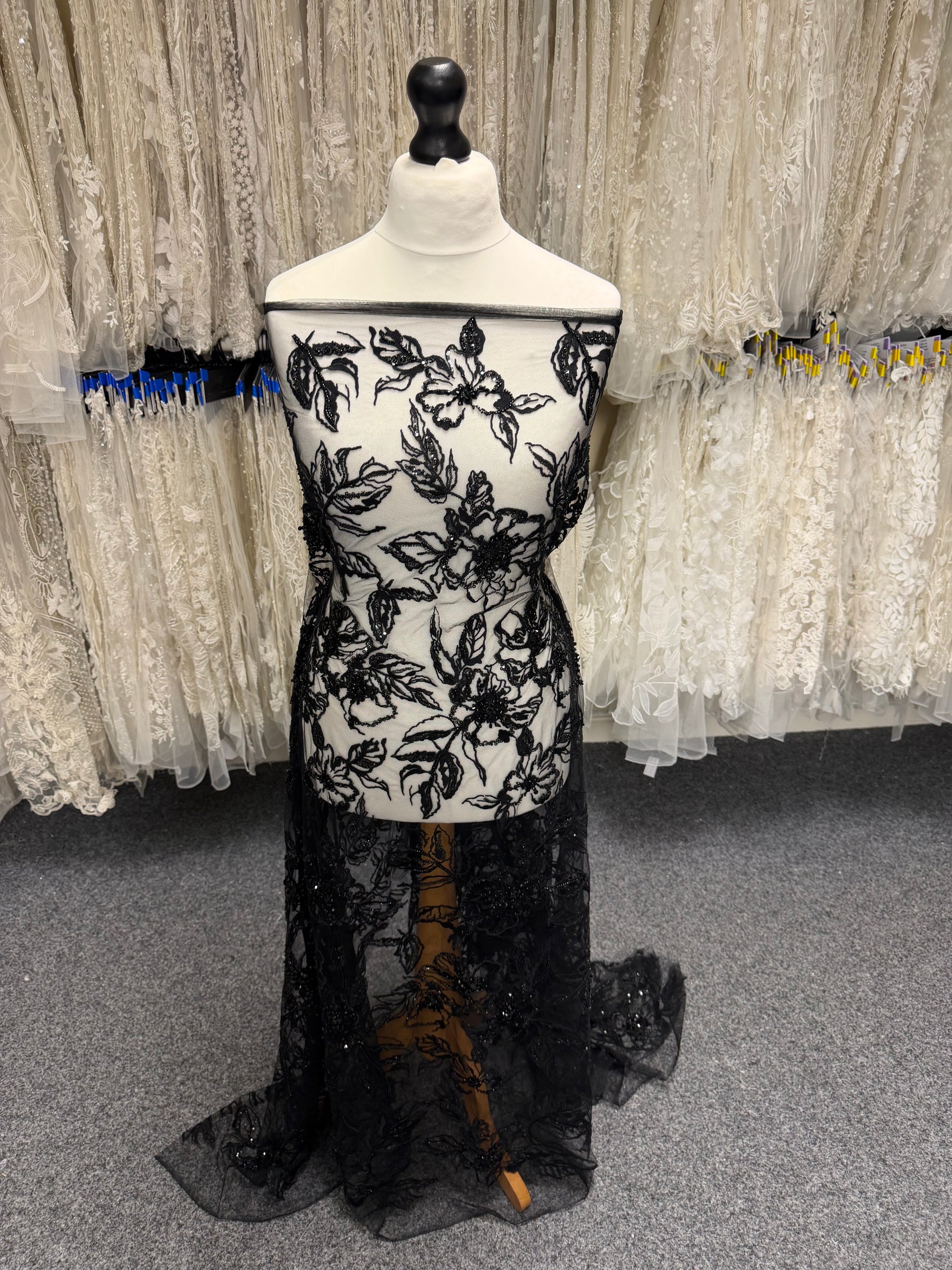 Tulle noir brodé de perles - EB1100