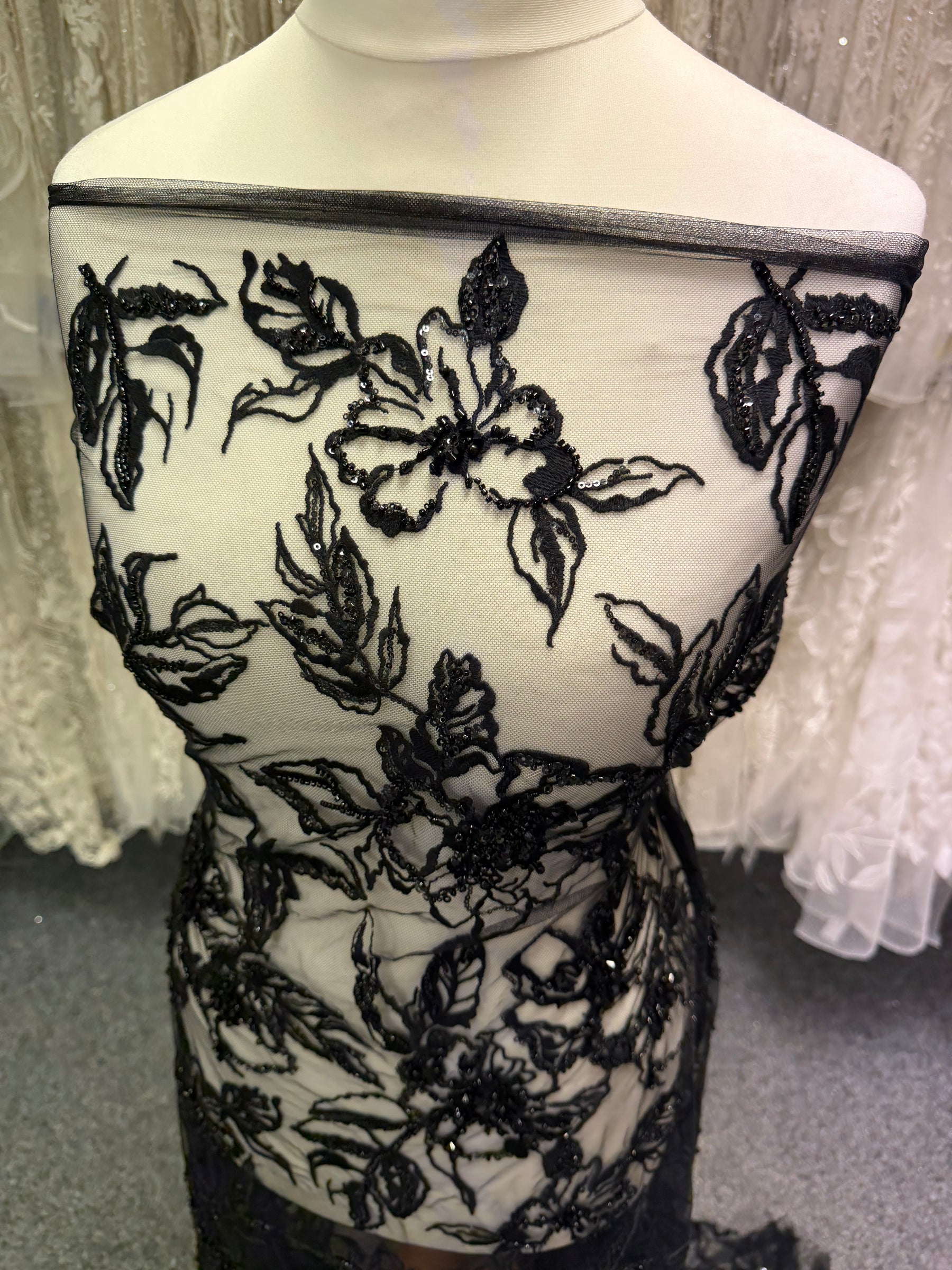 Tulle noir brodé de perles - EB1100