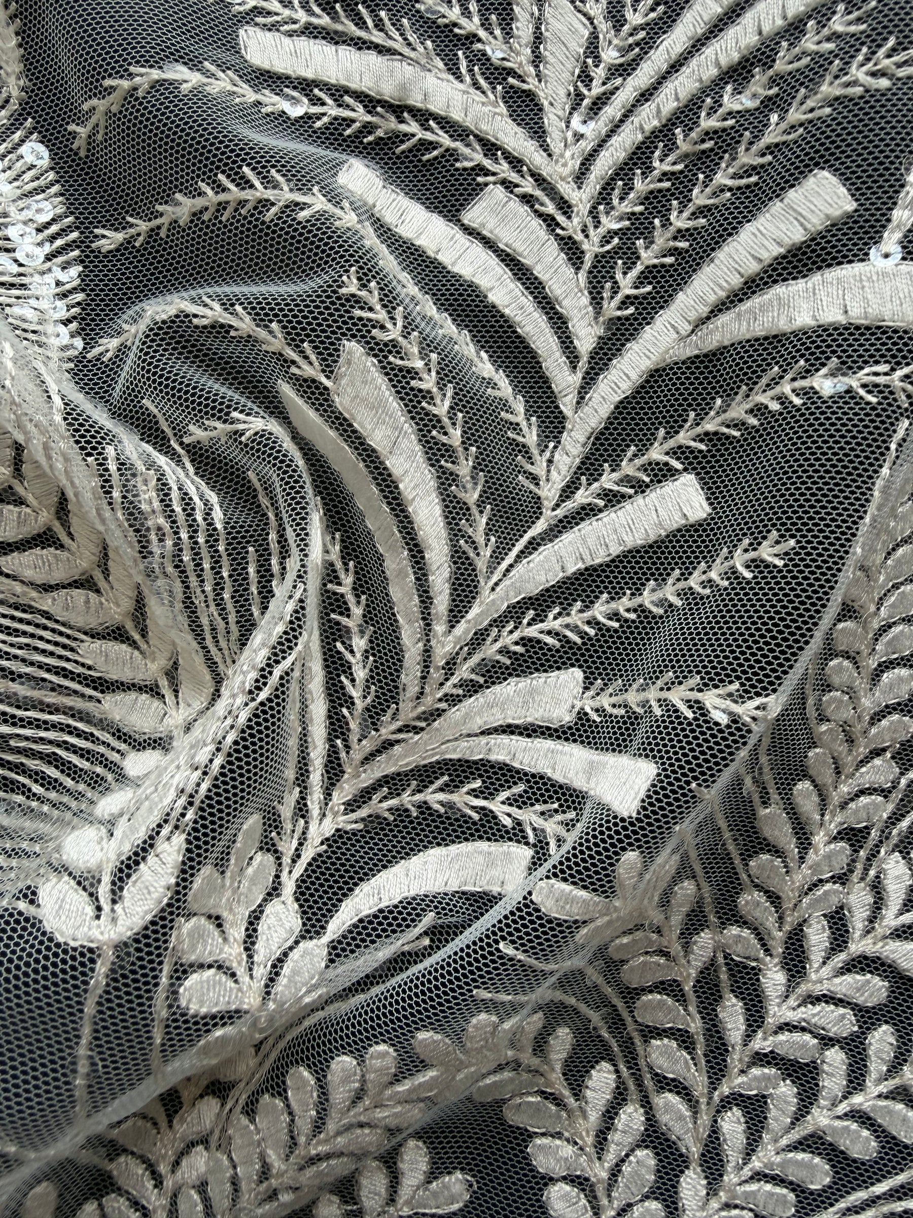 Dentelle brodée de sequins ivoire - EB3025