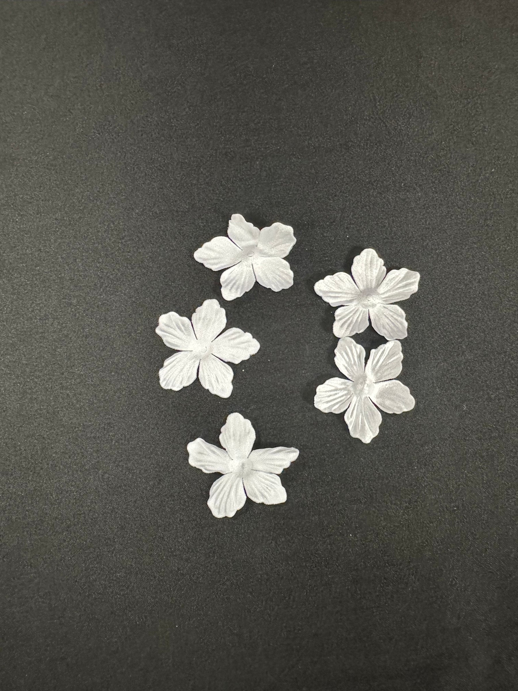 Fleurs blanches à 5 pétales - MM0030 (Sachet de 144)