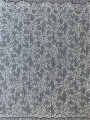 Ivory Chantilly Lace - P725