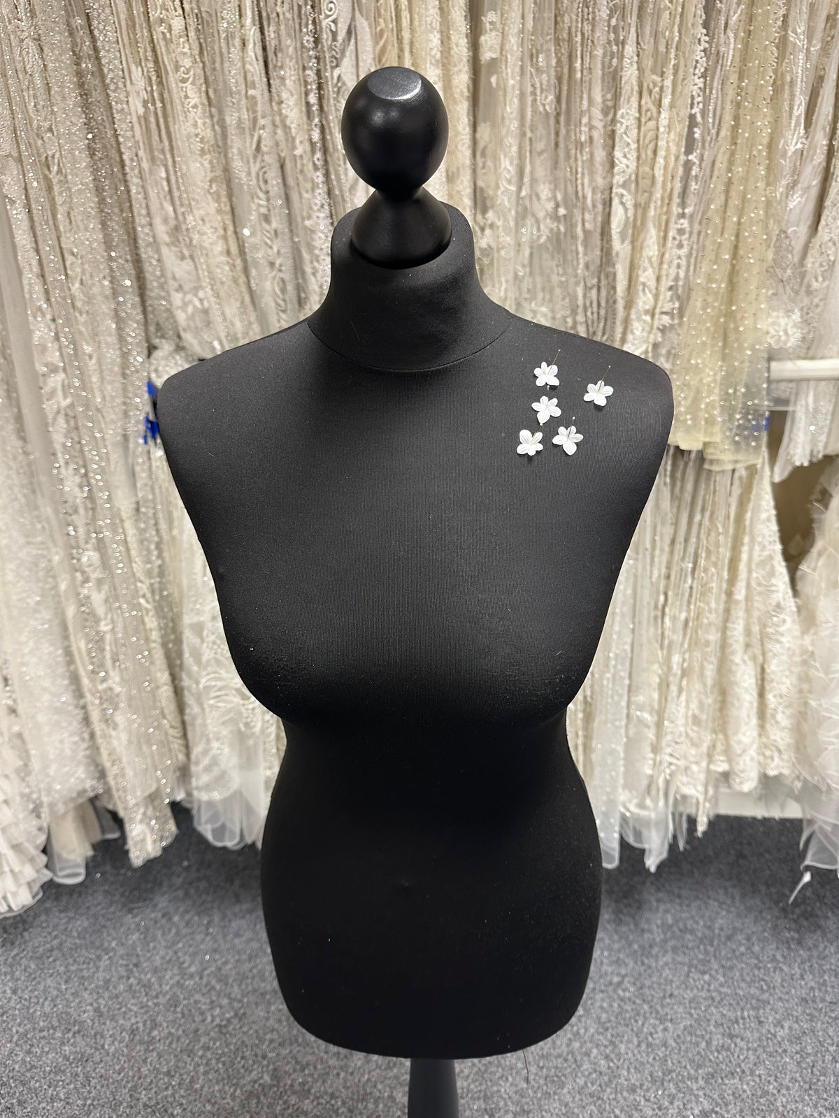 Light Ivory Satin Flowers - MM0028 (Bag of 144)