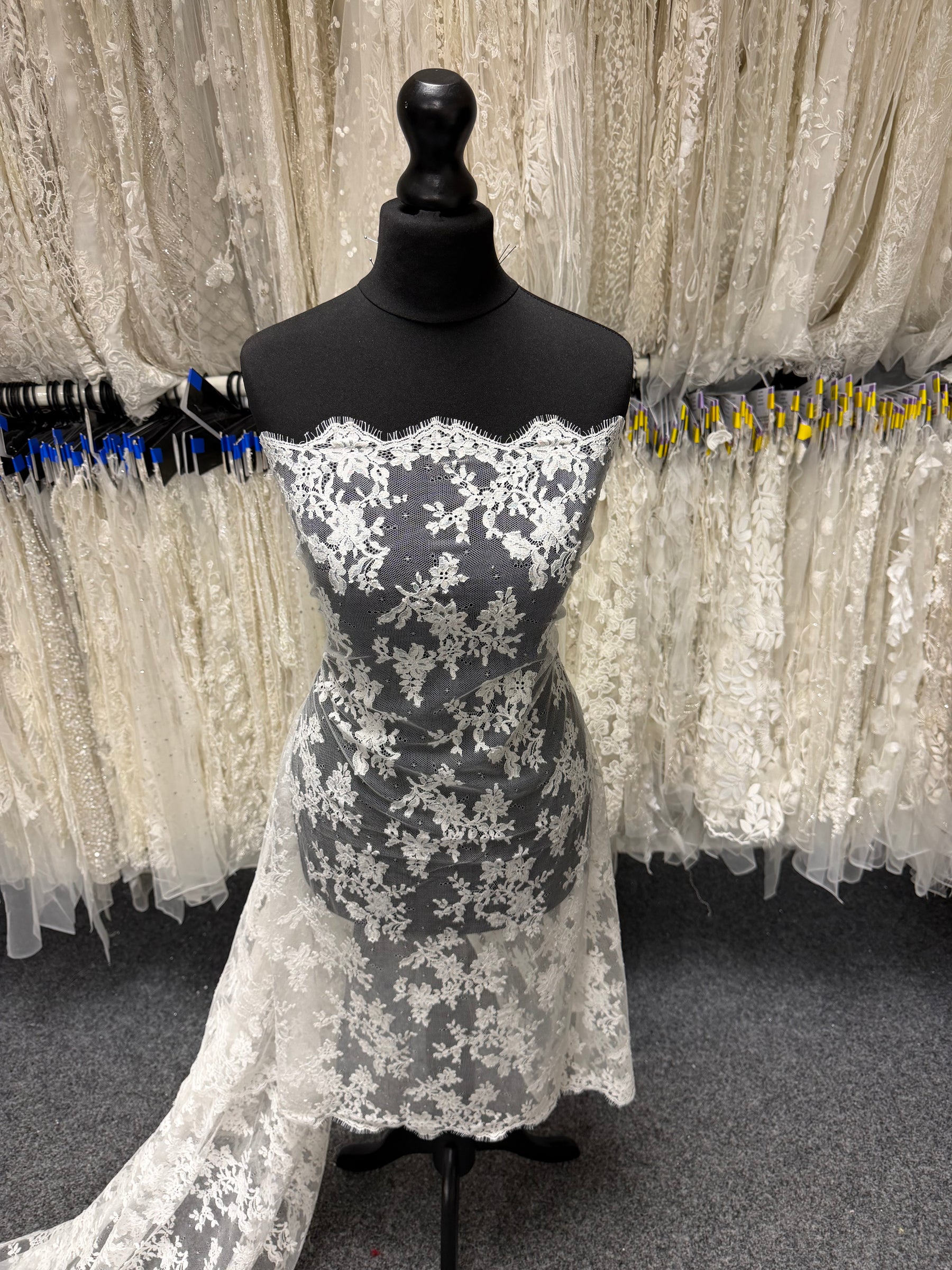 Dentelle ivoire française - LA2011