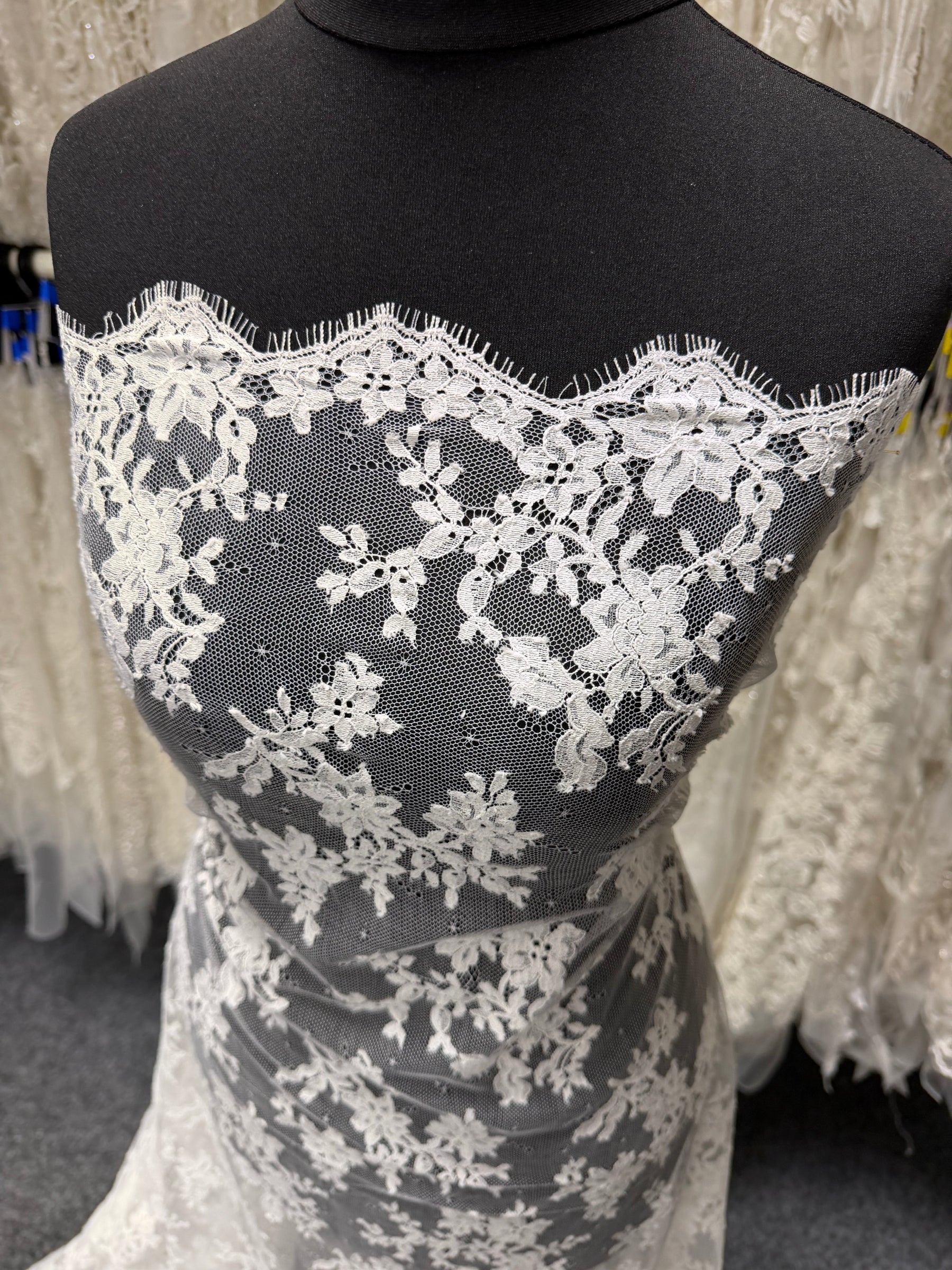 Dentelle ivoire française - LA2011
